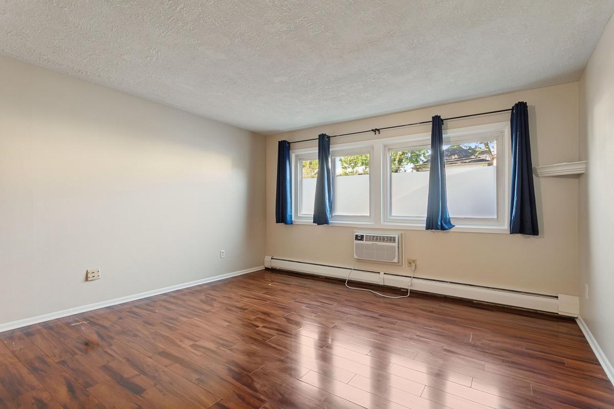 2nd image of 2616 Harriet Ave #110, Minneapolis, MN 55408 | MLS# 7124822
