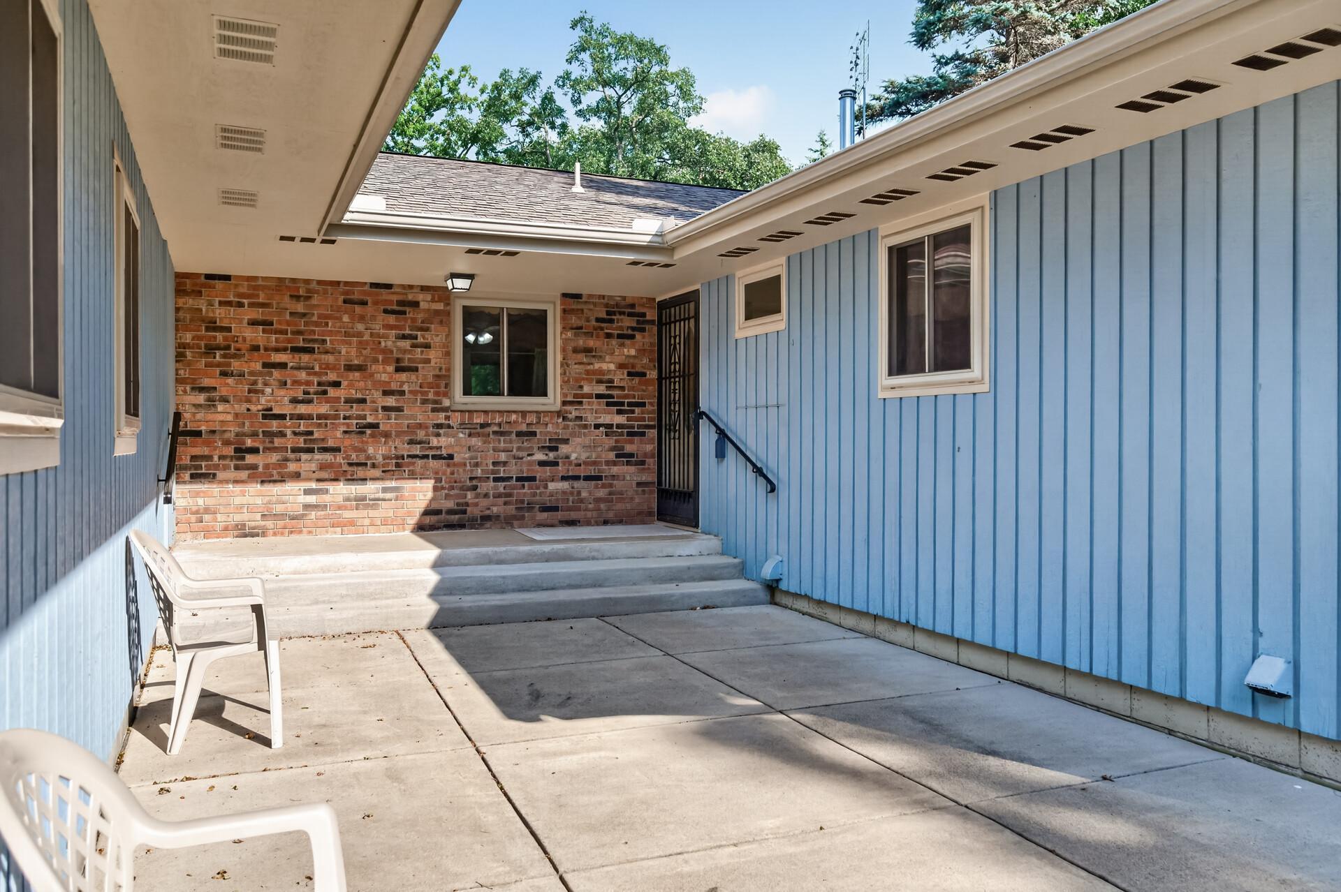 2nd image of 6033 Oak Cir, North Branch, MN 55056 | MLS# 7124911