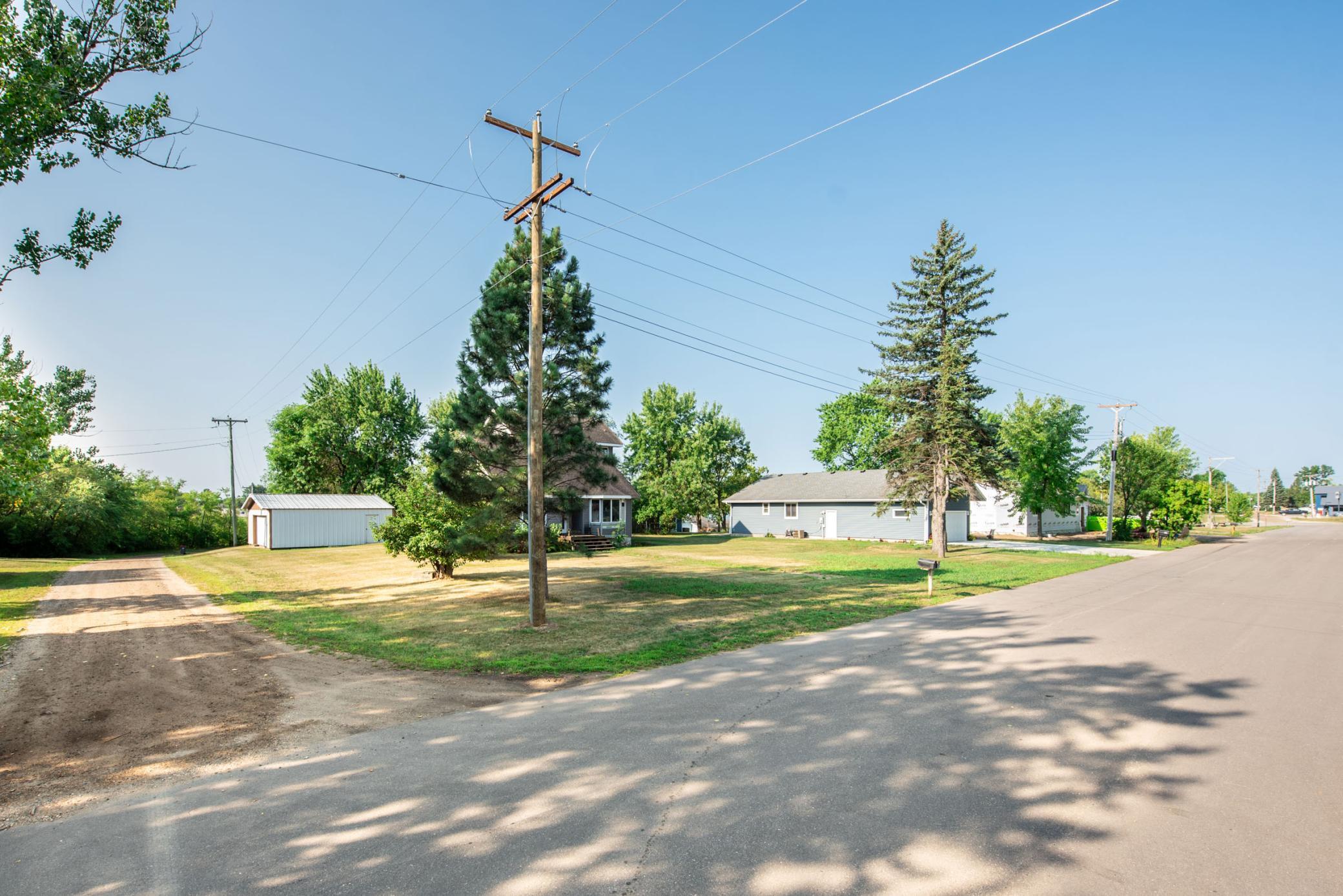 29th image of 221 E Lake St, Parkers Prairie, MN 56361 | MLS# 7124939