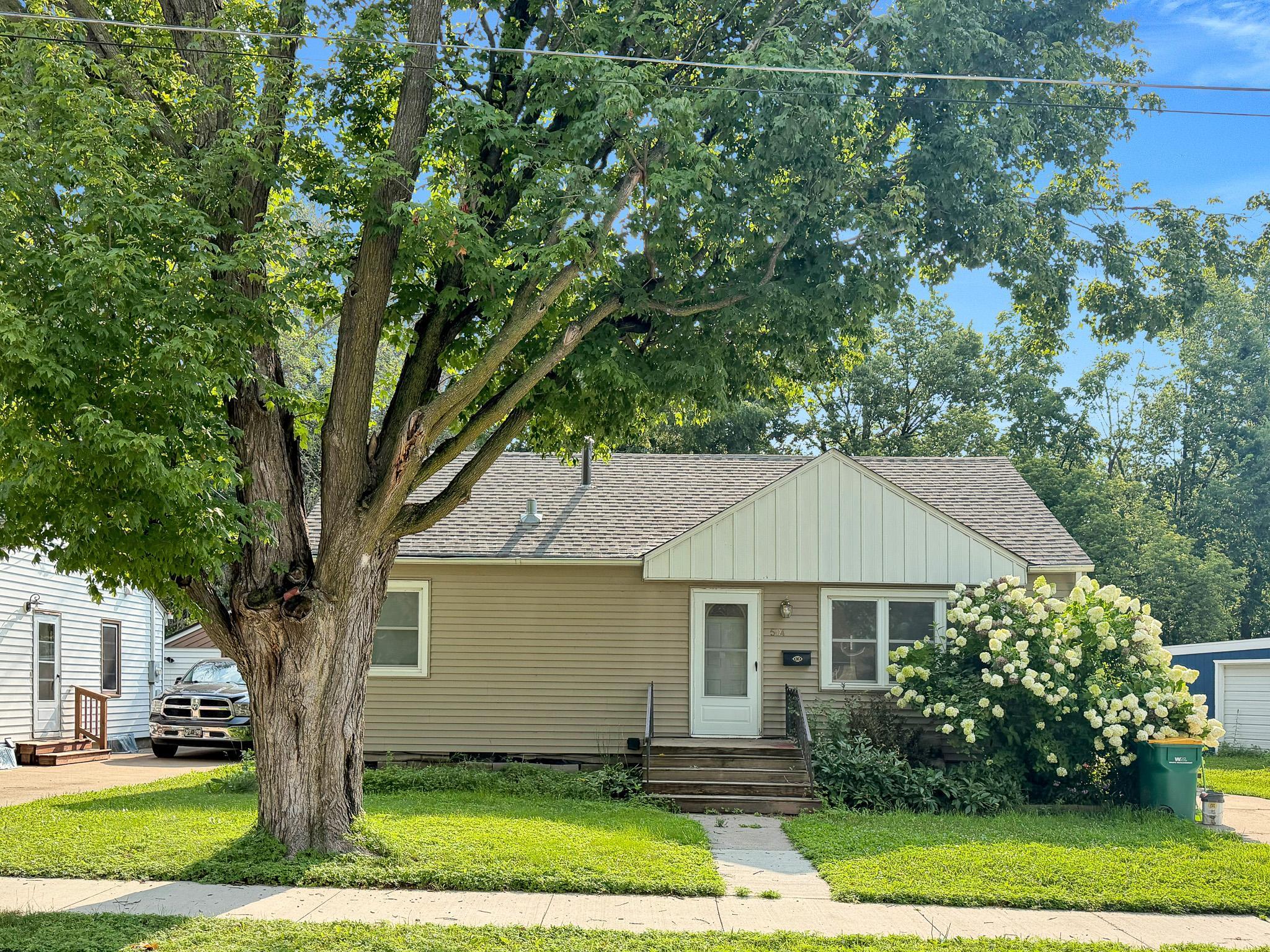 2nd image of 504 Edgewood Ave, Albert Lea, MN 56007 | MLS# 7125046