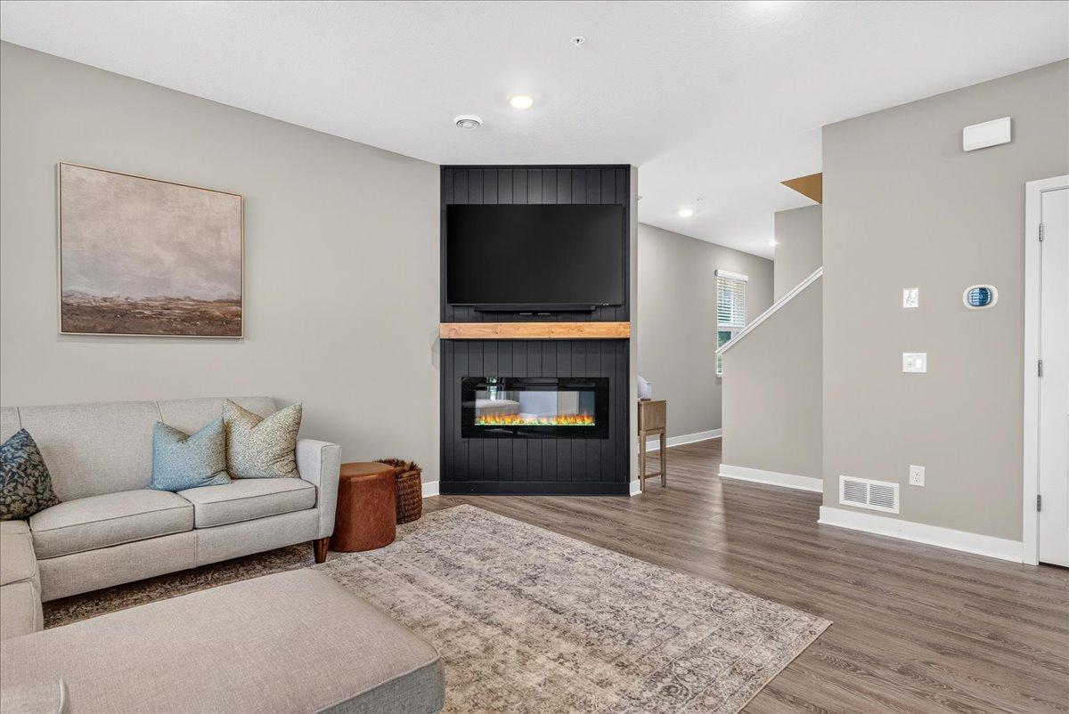 4th image of 6420 Genevieve Trl S, Cottage Grove, MN 55016 | MLS# 7125065