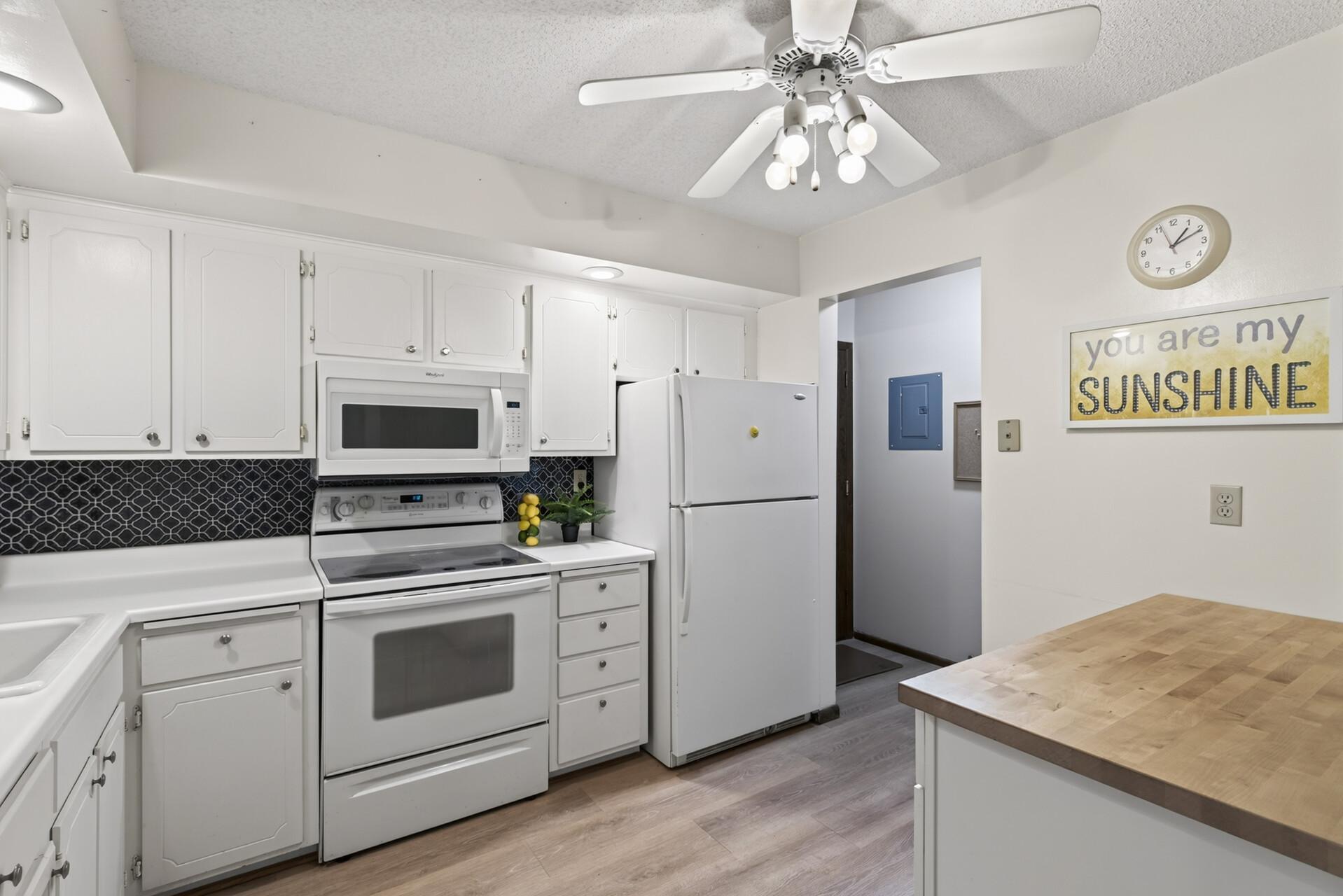 4th image of 12600 Parkwood Dr #110, Burnsville, MN 55337 | MLS# 7125144