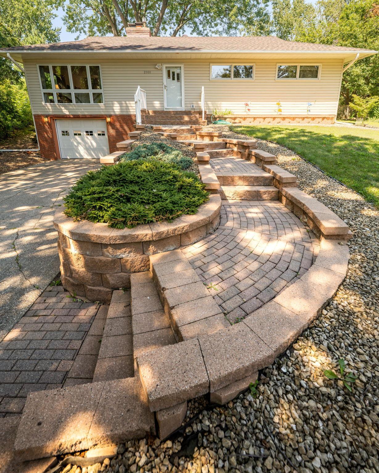 4th image of 2001 Herschel St, Saint Paul, MN 55113 | MLS# 7125224