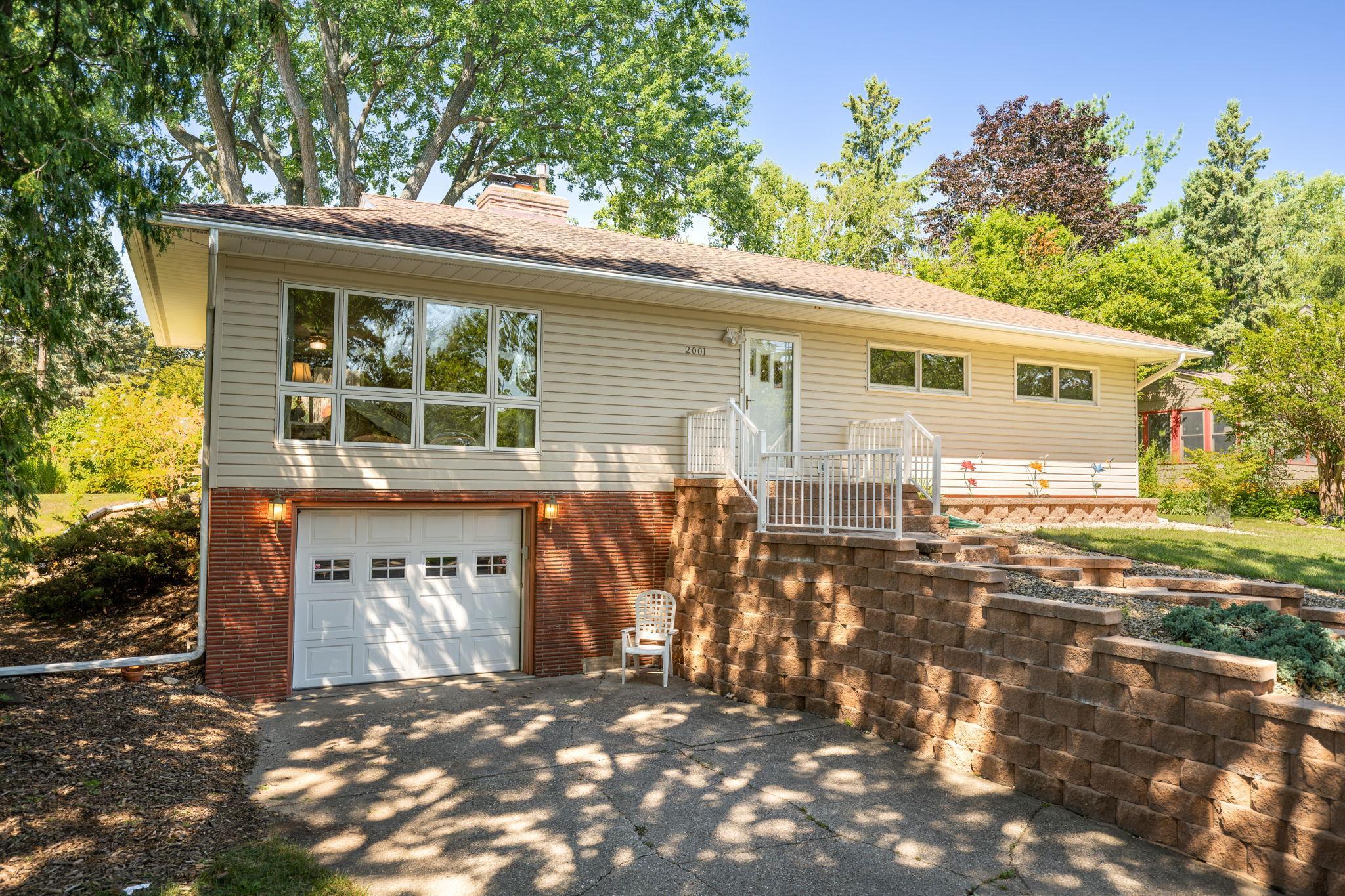 3rd image of 2001 Herschel St, Saint Paul, MN 55113 | MLS# 7125224