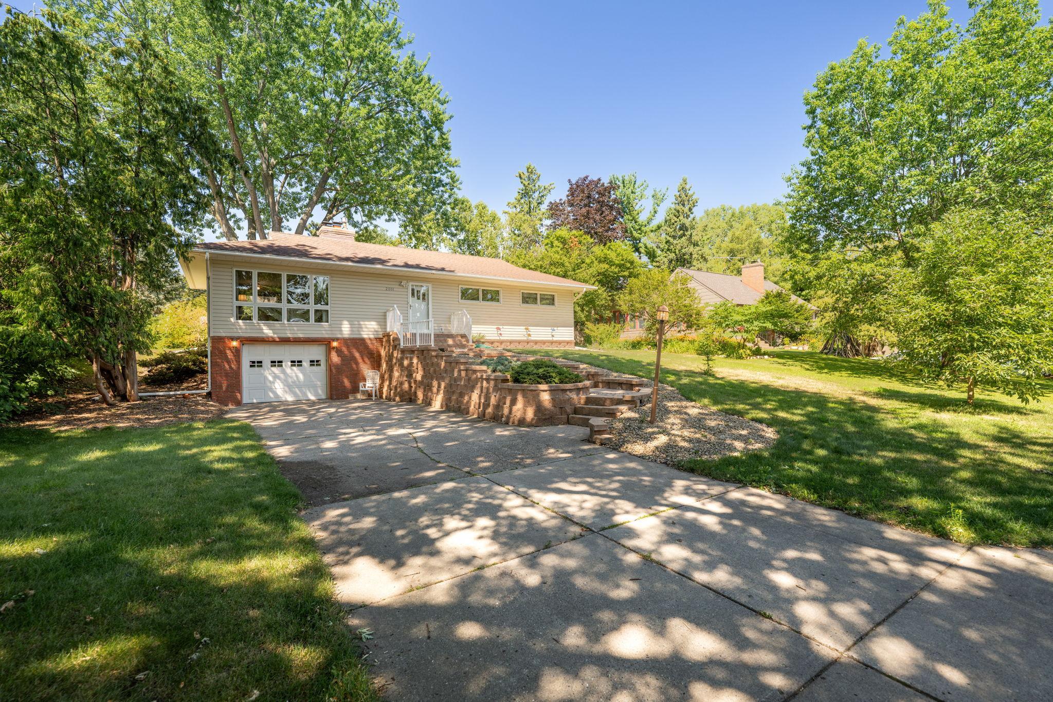 2nd image of 2001 Herschel St, Saint Paul, MN 55113 | MLS# 7125224