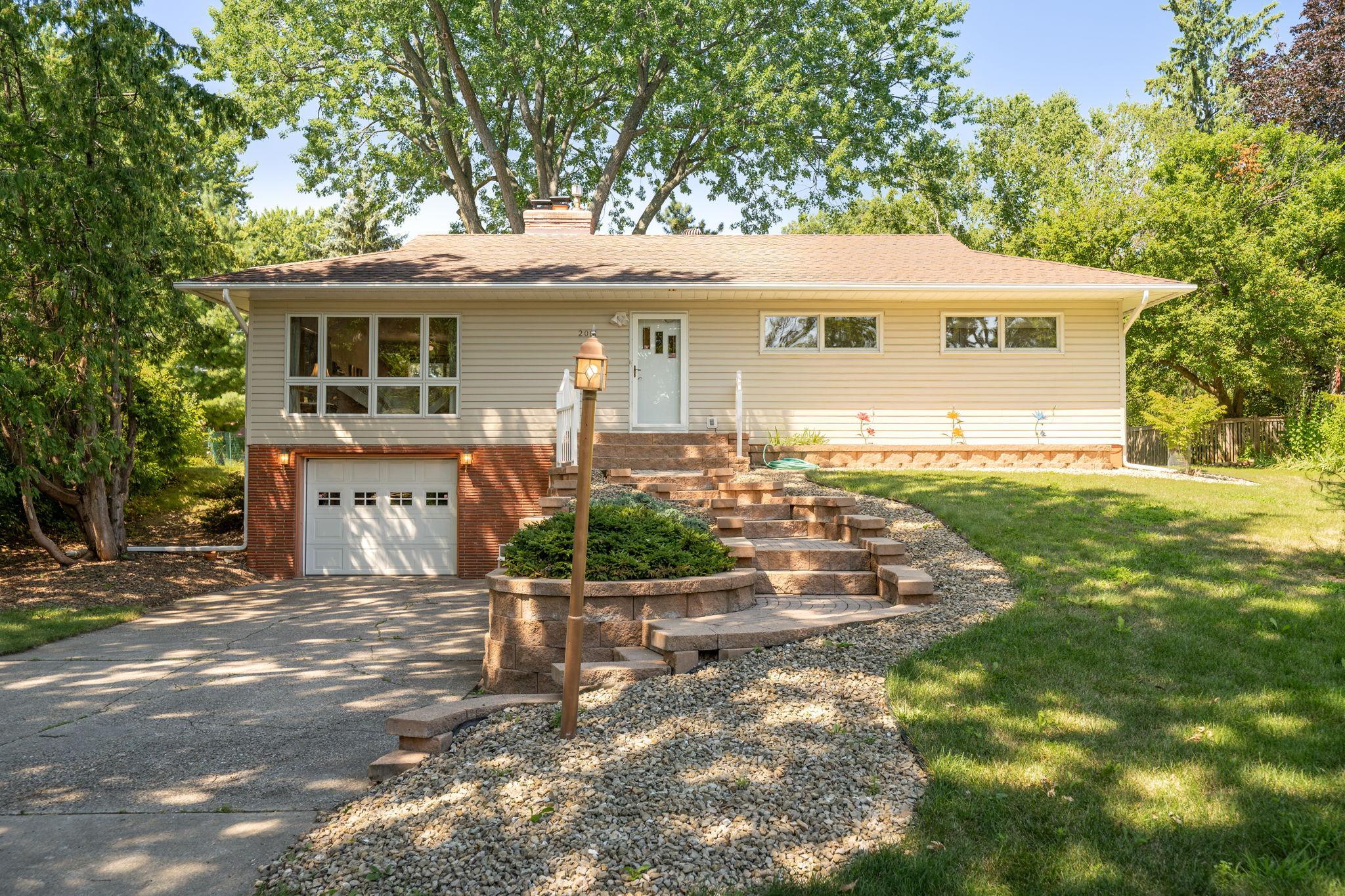 1st image of 2001 Herschel St, Saint Paul, MN 55113 | MLS# 7125224