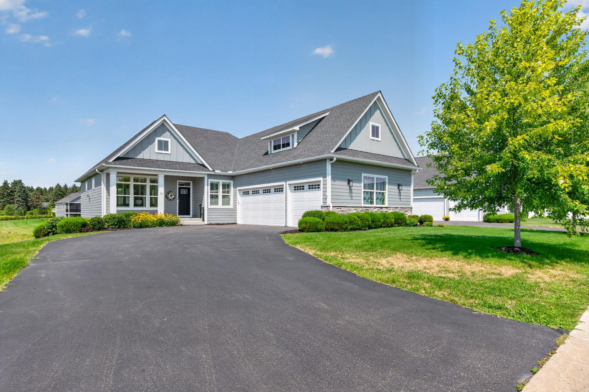 2nd image of 37 Summit Farm Ln, Saint Paul, MN 55110 | MLS# 7125370