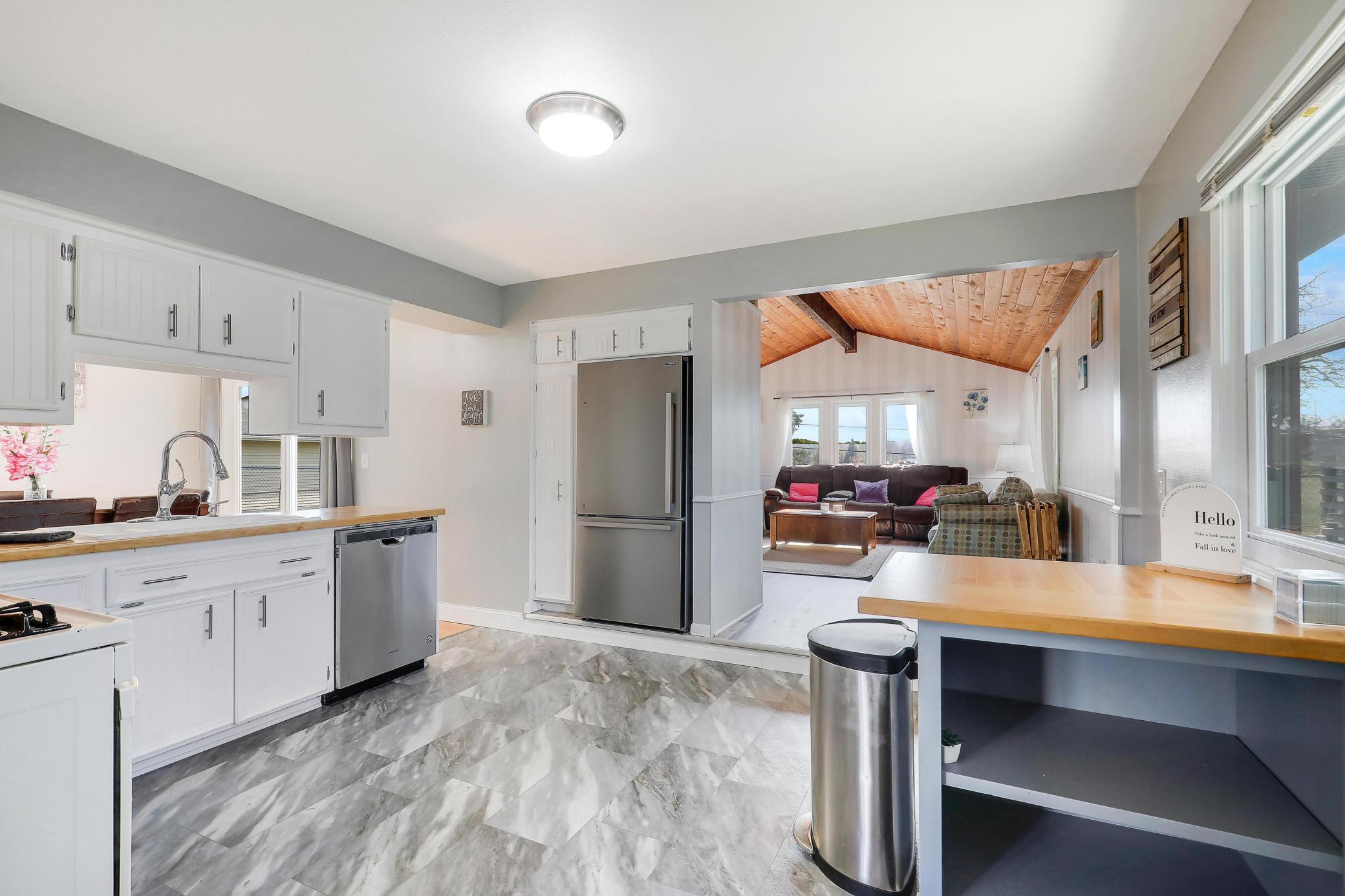 3rd image of 2018 Shale Ln, Saint Paul, MN 55122 | MLS# 7125371