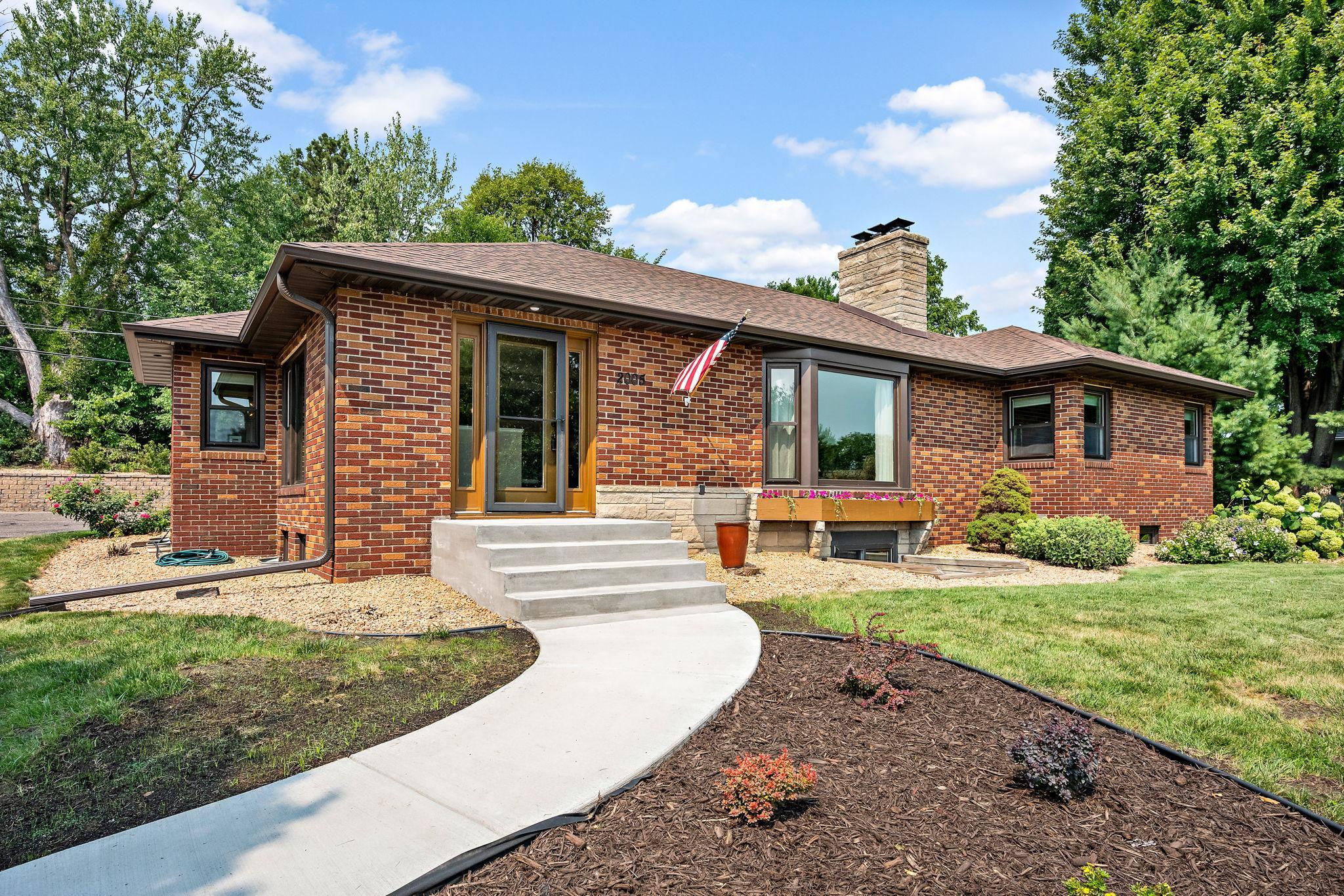 1st image of 2005 Kenwood Dr W, Saint Paul, MN 55117 | MLS# 7125474