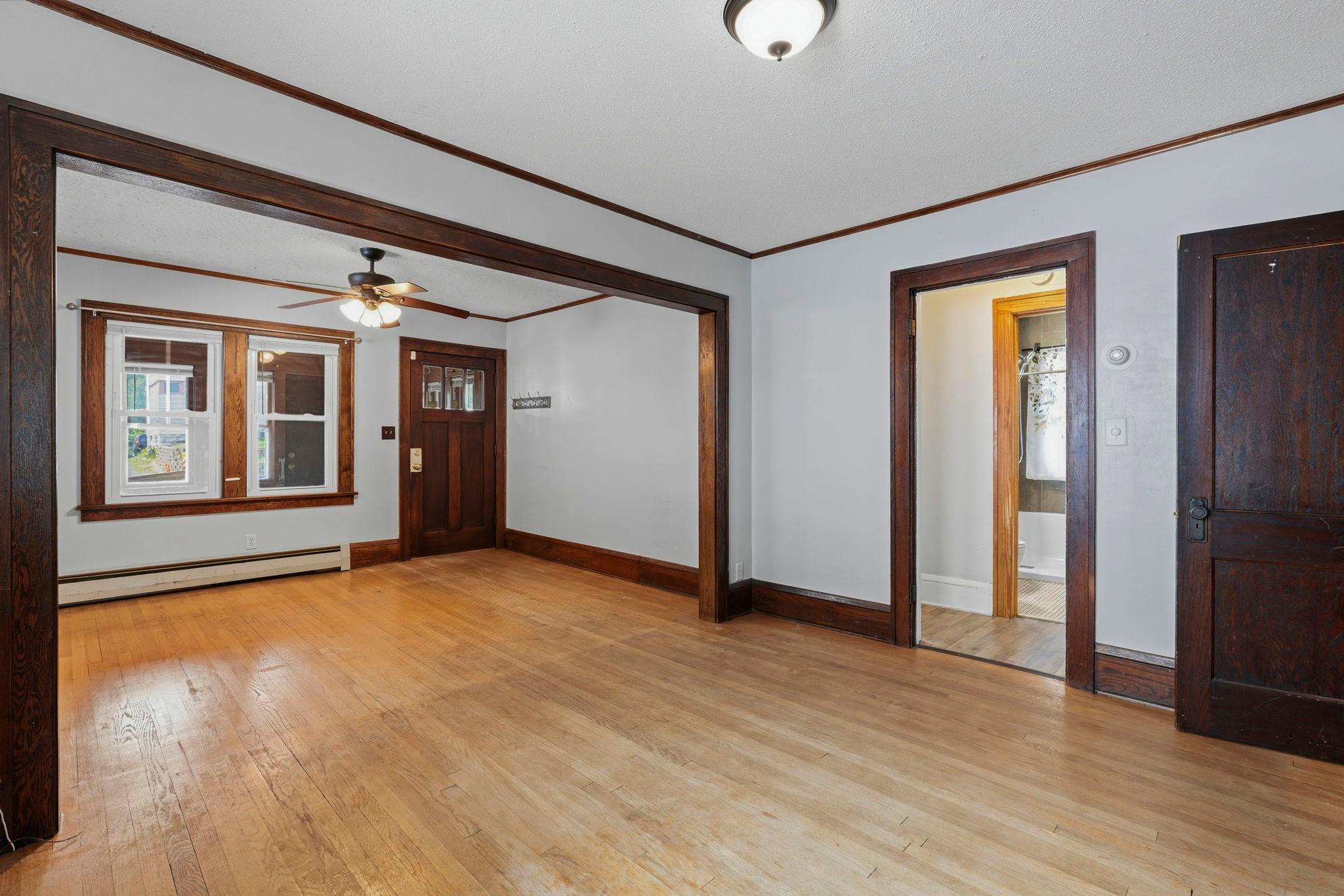 5th image of 1006 Earl St, Saint Paul, MN 55106 | MLS# 7125530