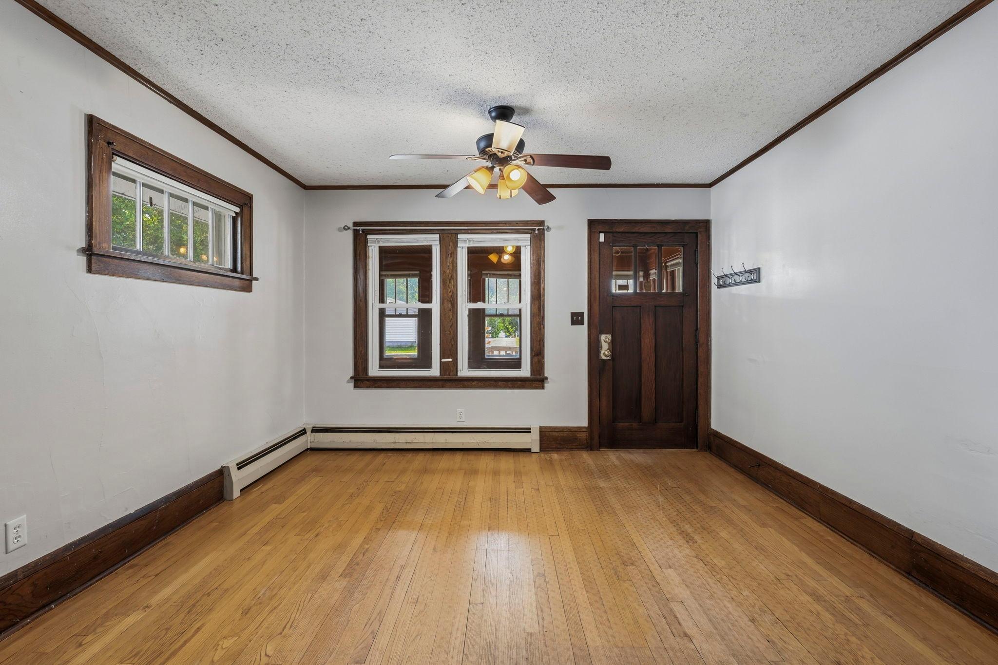 3rd image of 1006 Earl St, Saint Paul, MN 55106 | MLS# 7125530