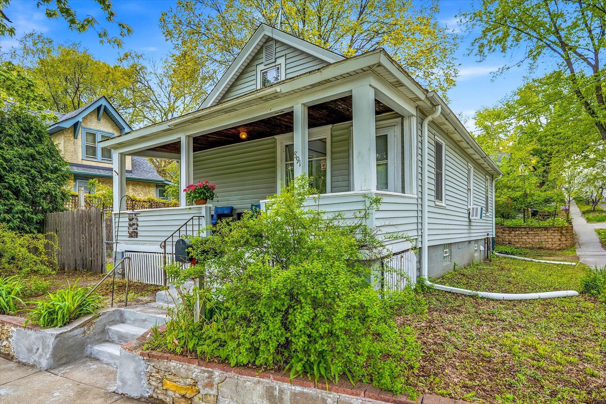 2nd image of 891 Benhill Rd, Saint Paul, MN 55105 | MLS# 7125572