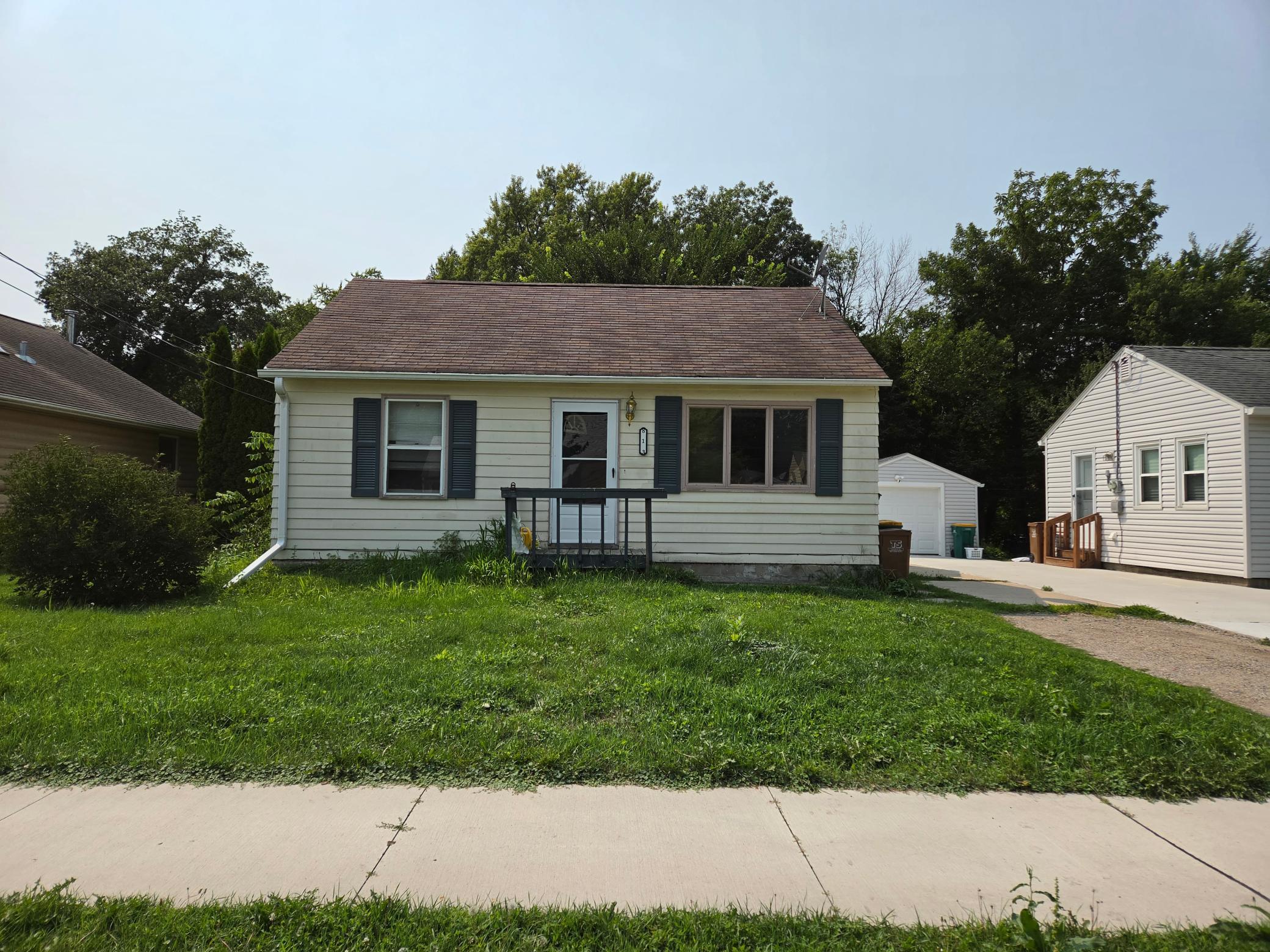 1st image of 813 Ulstad Ave, Albert Lea, MN 56007 | MLS# 7125699