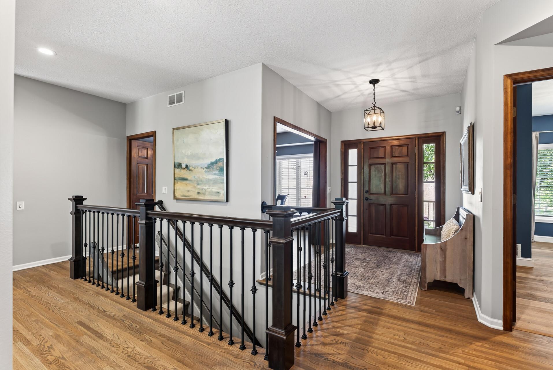 2nd image of 506 Hawthorne Woods Dr, Saint Paul, MN 55123 | MLS# 7125713