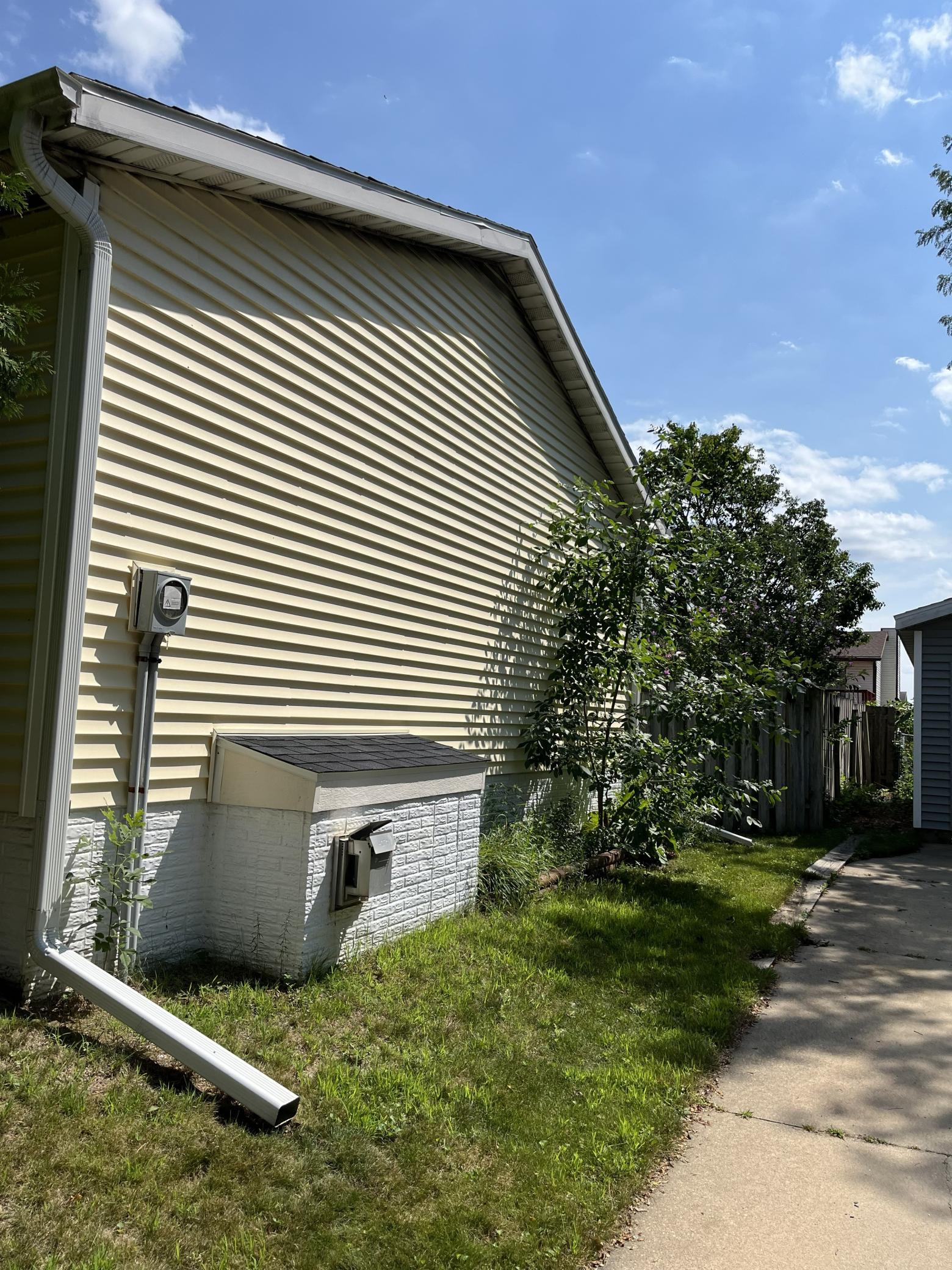 2nd image of 2220 49th St Nw, Rochester, MN 55901 | MLS# 7125718