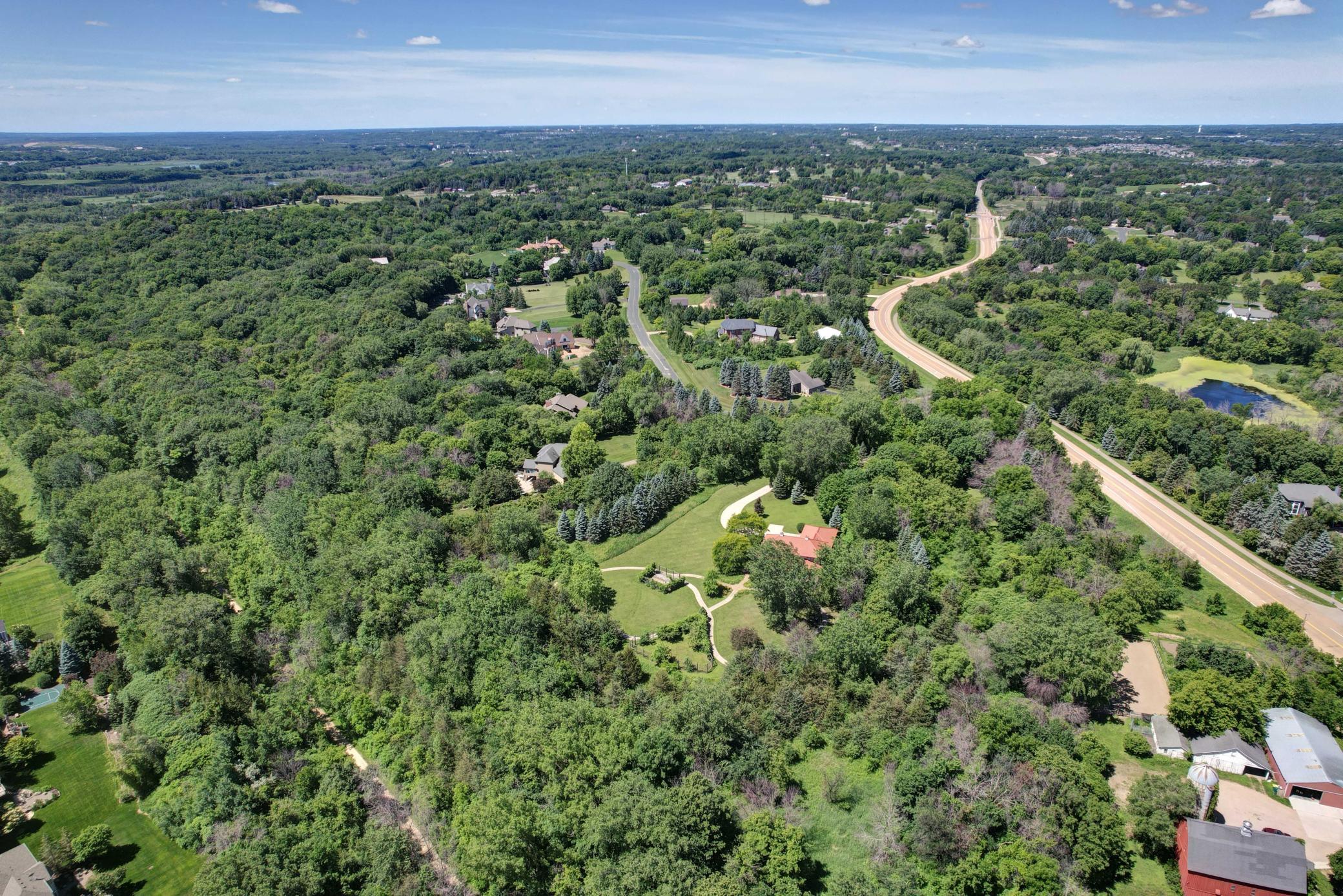 5th image of 185 Pioneer Trl, Chanhassen, MN 55317 | MLS# 7125738