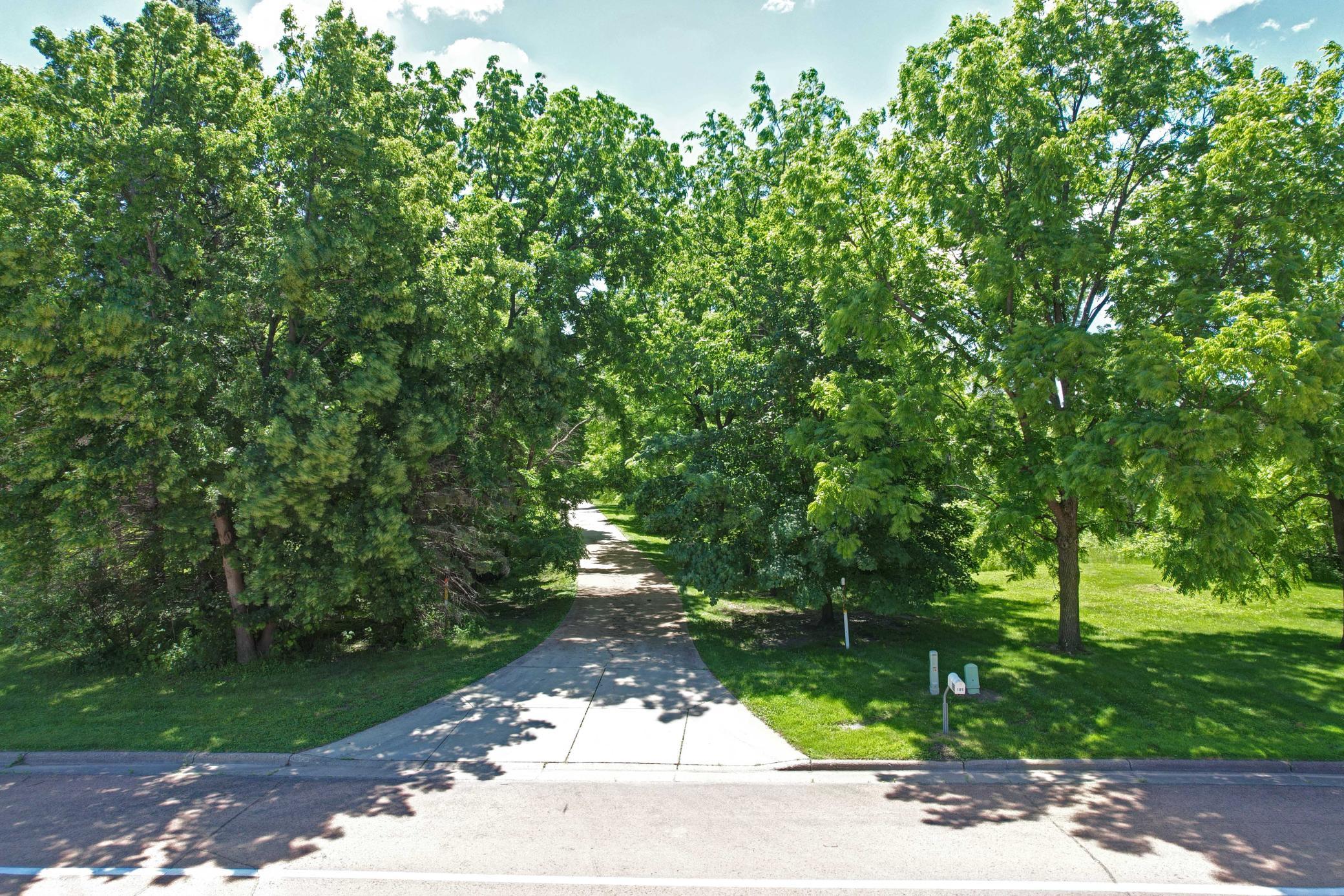 12th image of 185 Pioneer Trl, Chanhassen, MN 55317 | MLS# 7125738