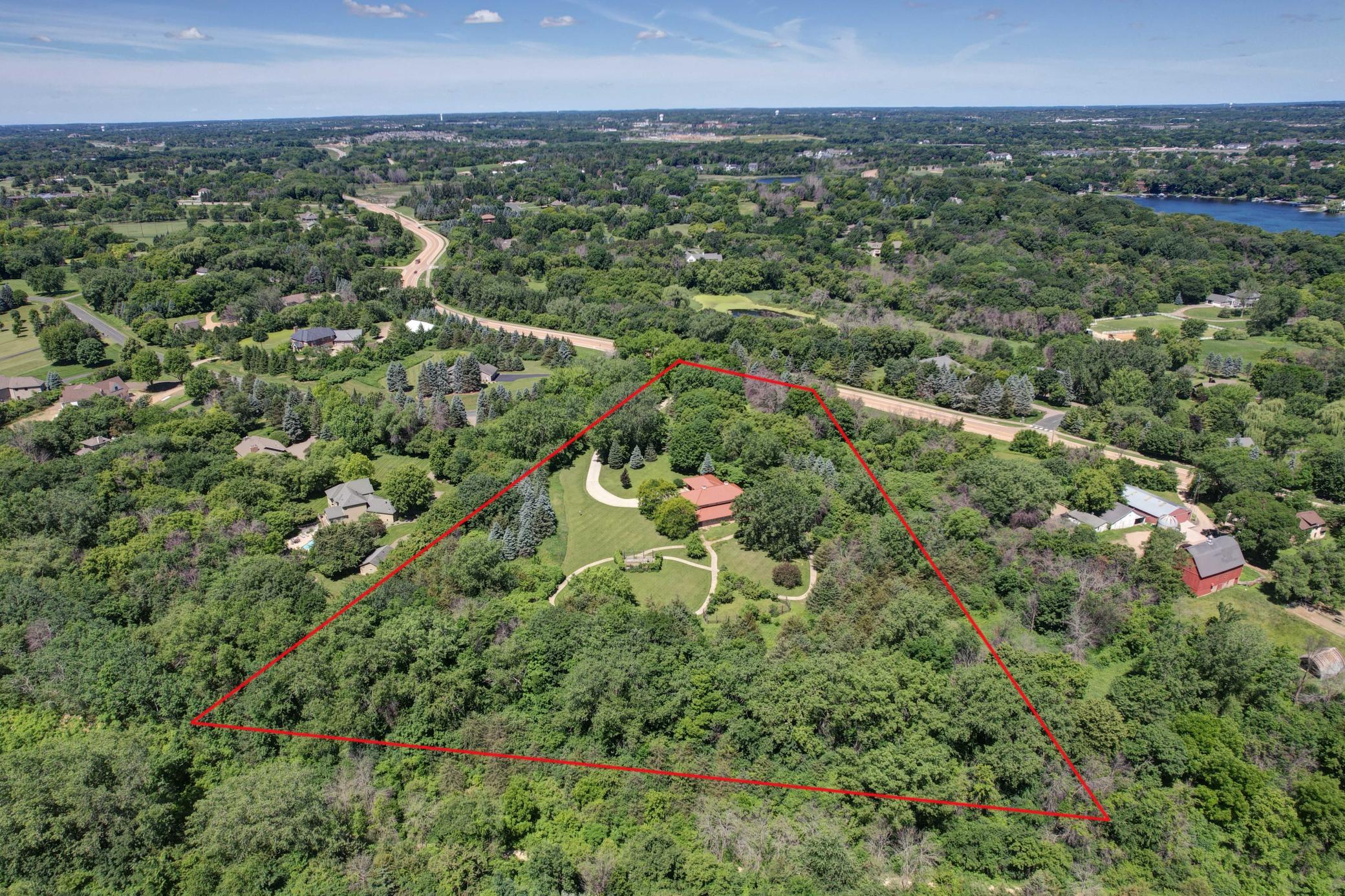 3rd image of 185 Pioneer Trl, Chanhassen, MN 55317 | MLS# 7125738