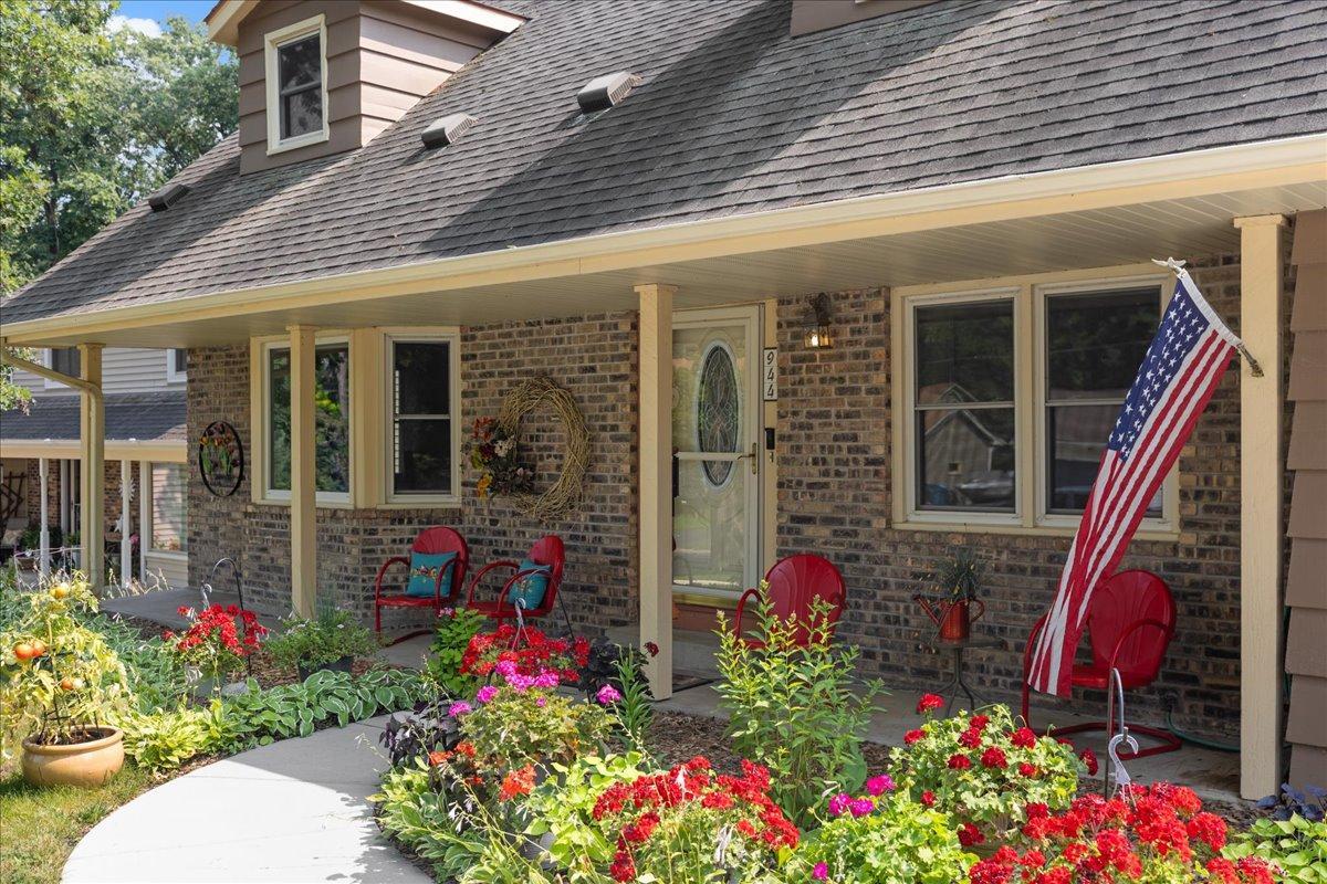 1st image of 944 11th Ave Se, Forest Lake, MN 55025 | MLS# 7125771