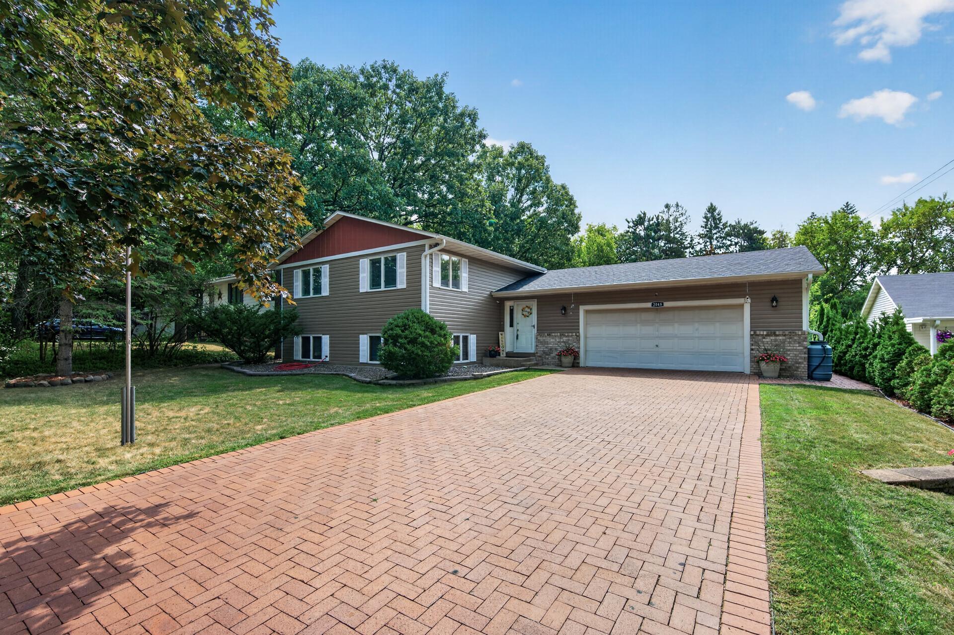 1st image of 2048 17th Ave E, Saint Paul, MN 55109 | MLS# 7125774