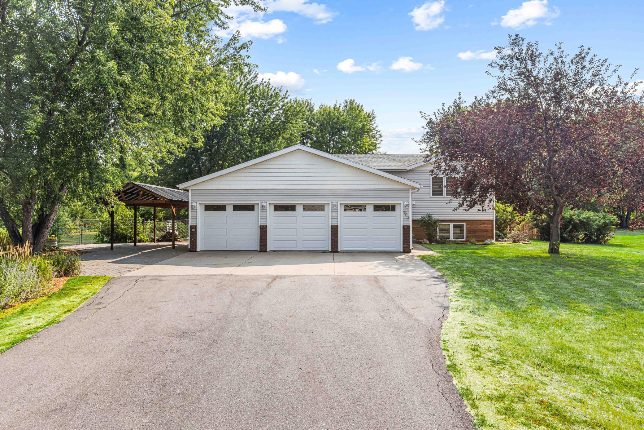 2nd image of 902 76th Ave S, Fargo, ND 58104 | MLS# 7125830