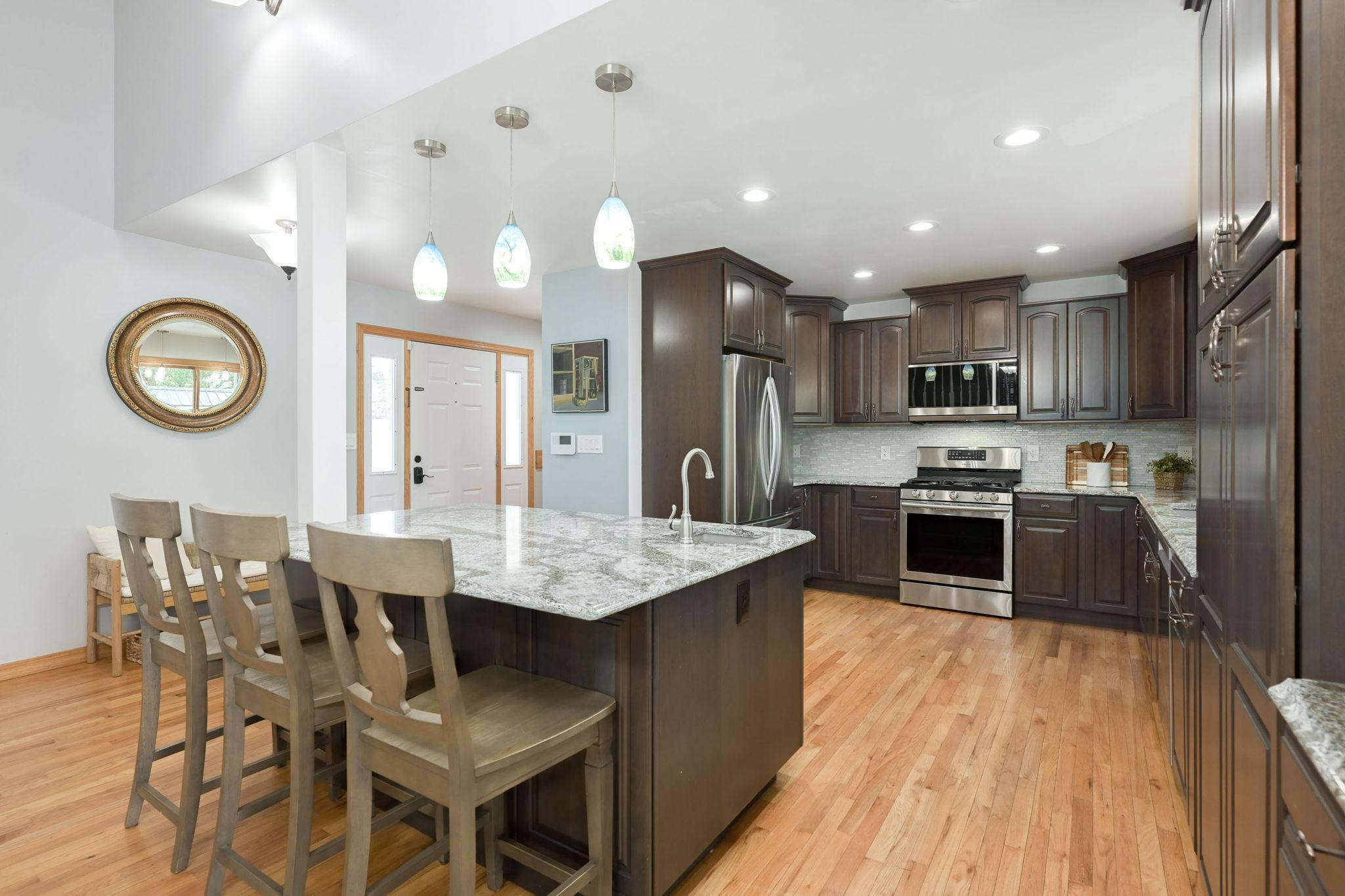 4th image of 8275 College Trl, Inver Grove Heights, MN 55076 | MLS# 7125872