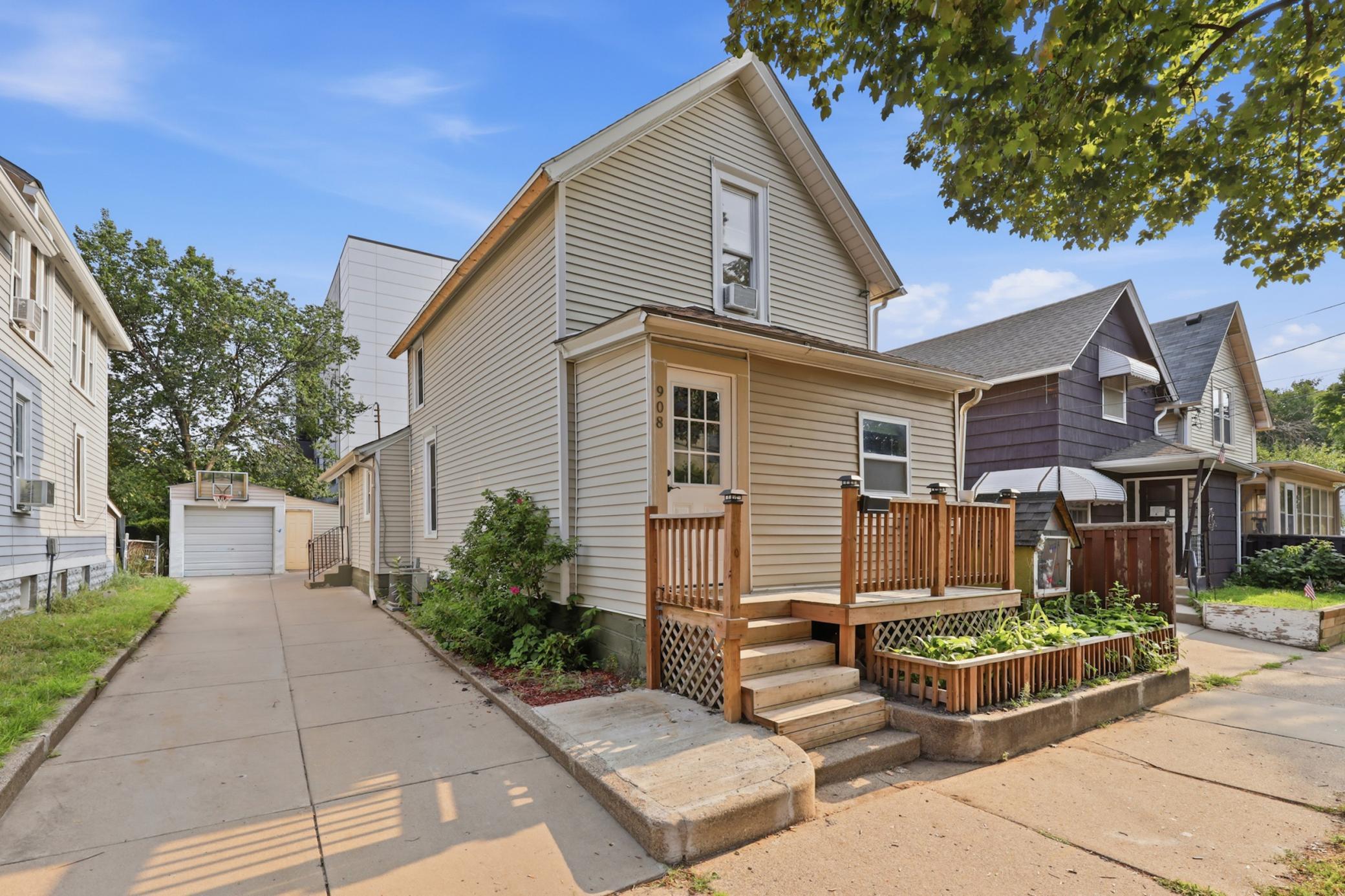 3rd image of 908 19Th Ave Ne, Minneapolis, MN 55418 | MLS# 7125878