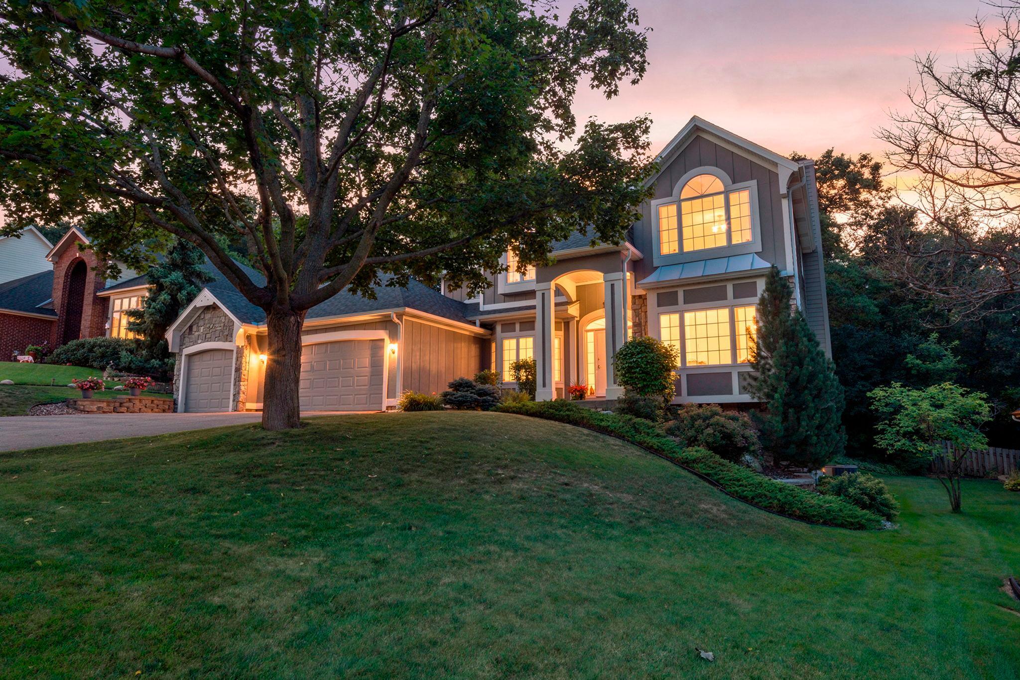 Photo 2 of Single family home for sale at 39 Marcin Hl, Burnsville, MN 55337 | MLS# 7125932 | Listing updated on 2026-09-04