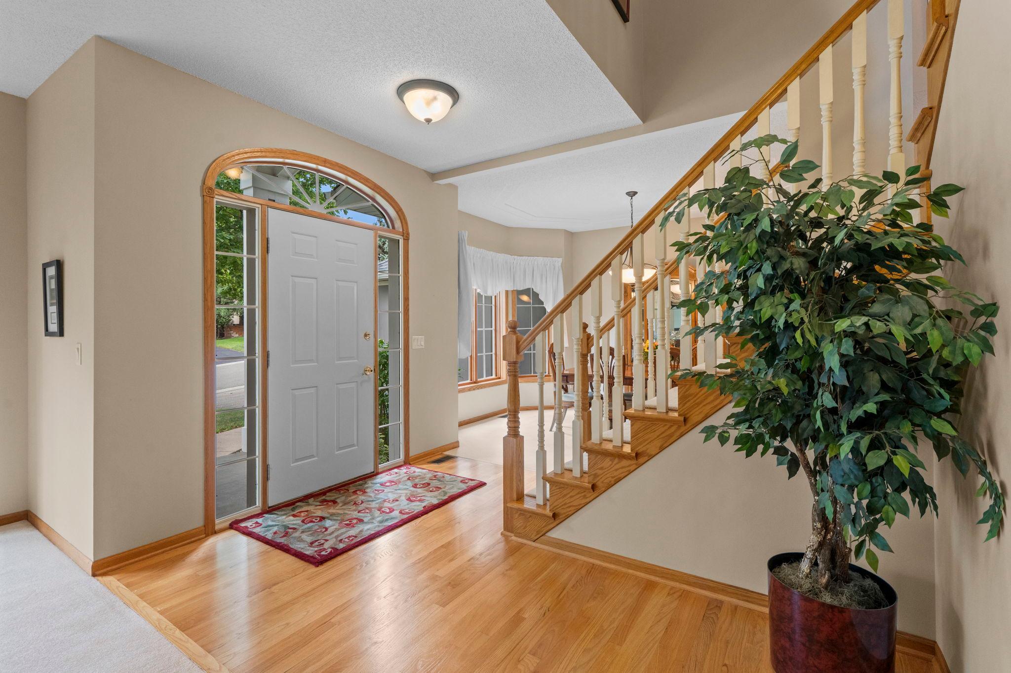Photo 5 of Single family home for sale at 39 Marcin Hl, Burnsville, MN 55337 | MLS# 7125932 | Listing updated on 2026-09-04