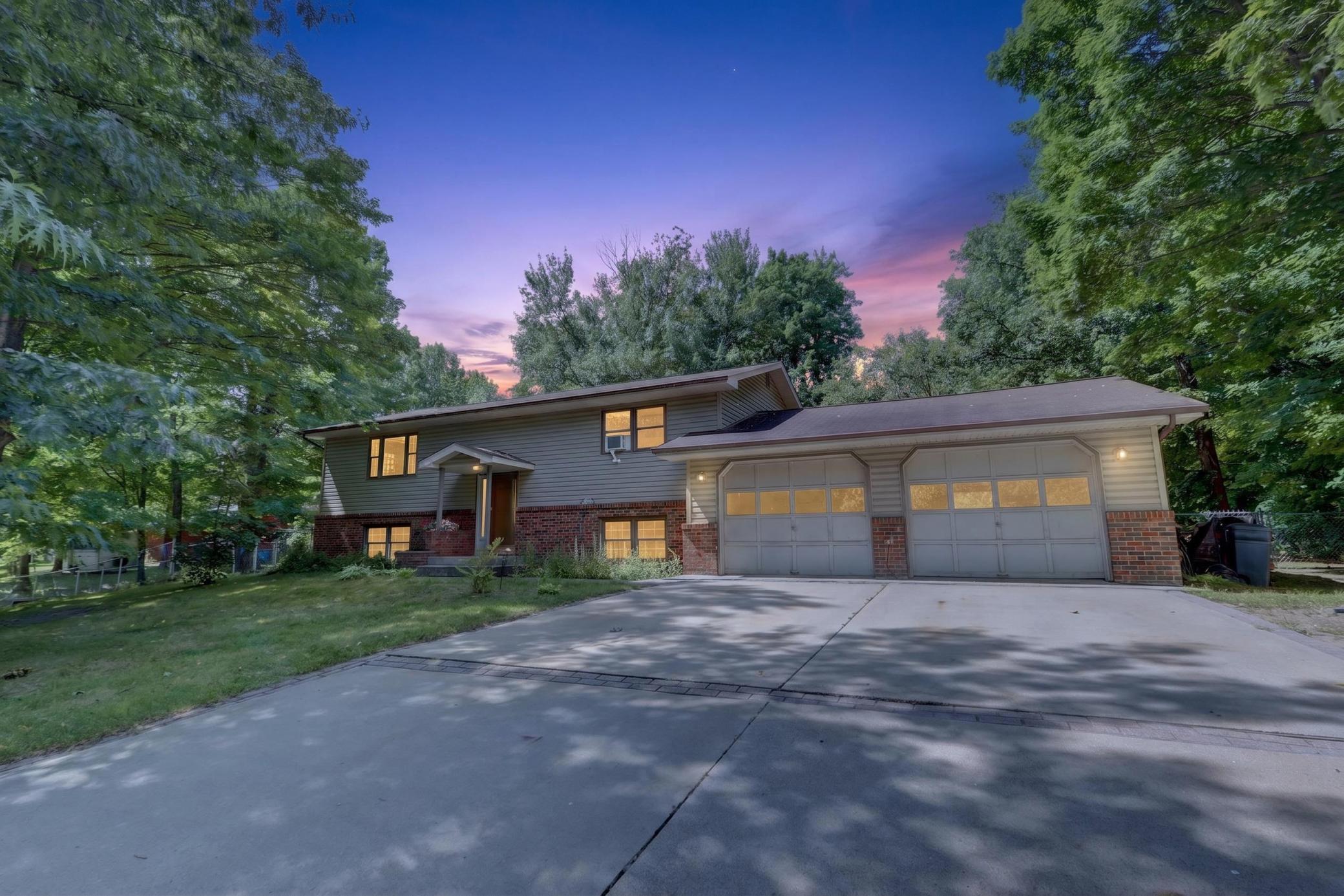 3rd image of 2452 Deschepper Dr, Grand Rapids, MN 55744 | MLS# 7125951
