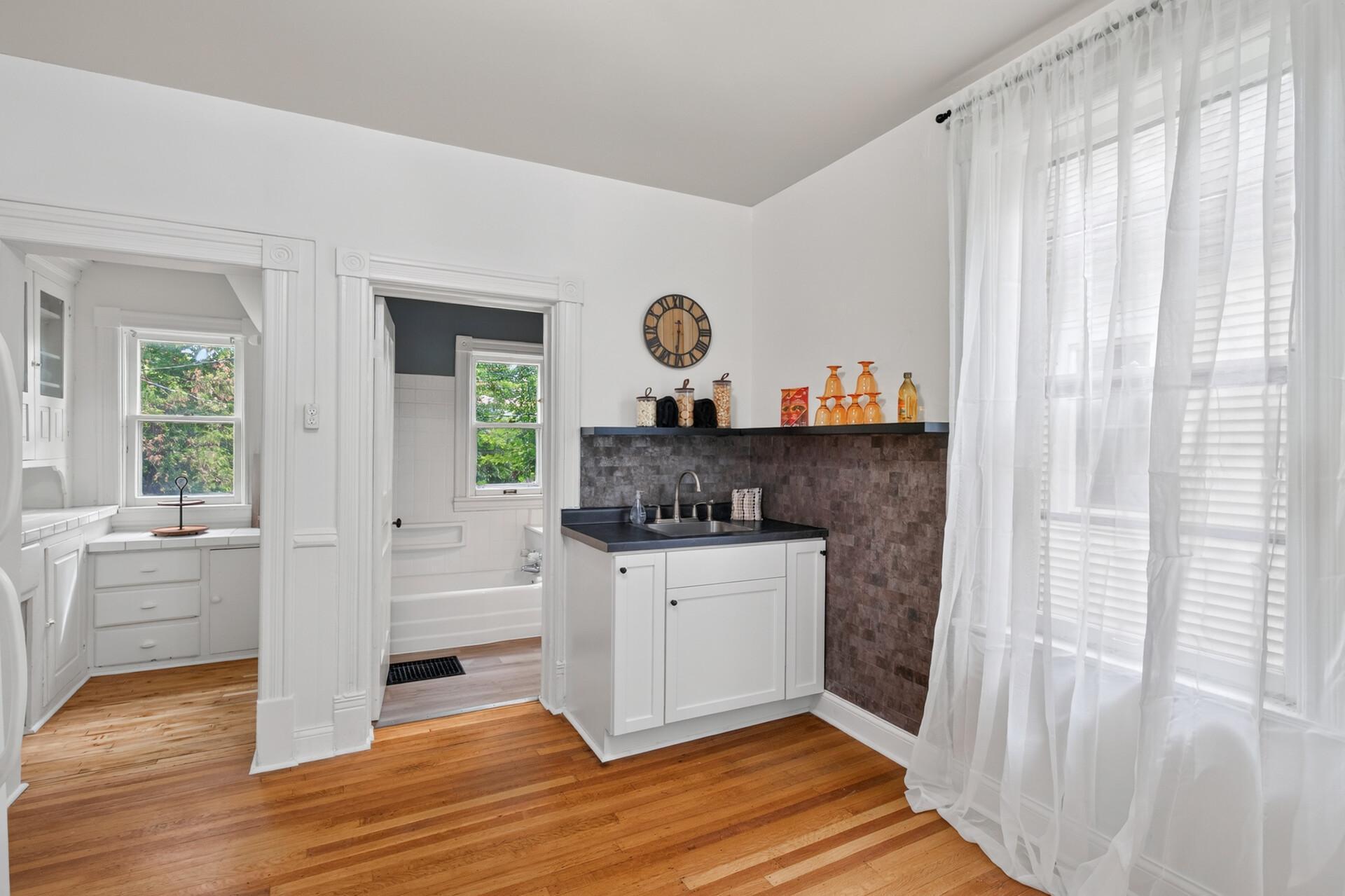 Photo 5 of House for sale at 1014 18 1/2 Ave Ne, Minneapolis, MN 55418 | MLS# 7125979 | Listing updated on 2026-09-03