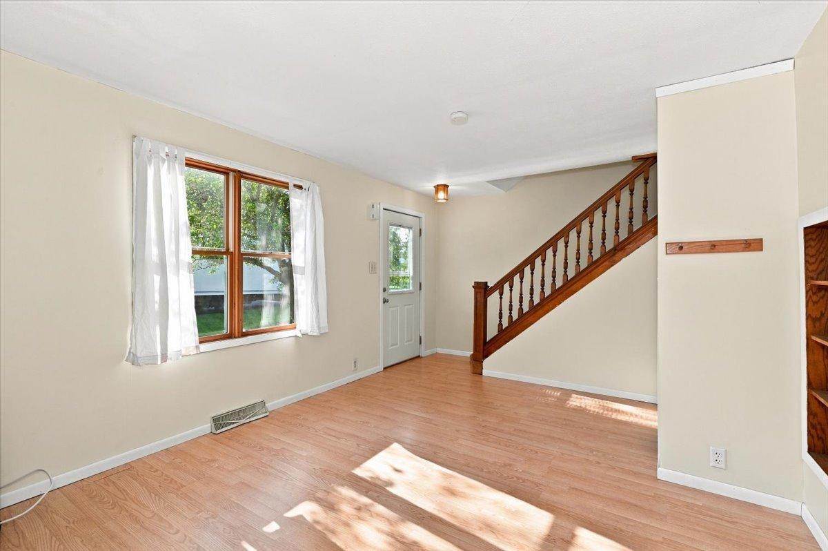 3rd image of 2009 Washington Ave, Superior, WI 54880 | MLS# 7126105