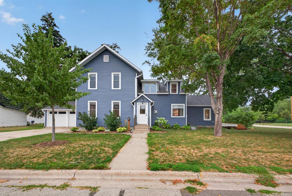 1st image of 809 S Prairie St, Lake City, MN 55041 | MLS# 7126122