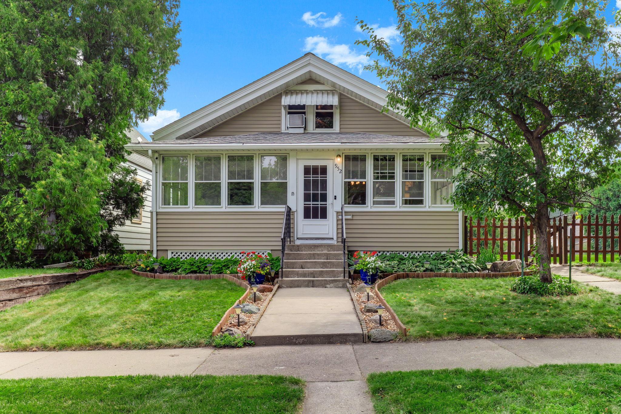1st image of 952 Humboldt Ave, Saint Paul, MN 55118 | MLS# 7126126