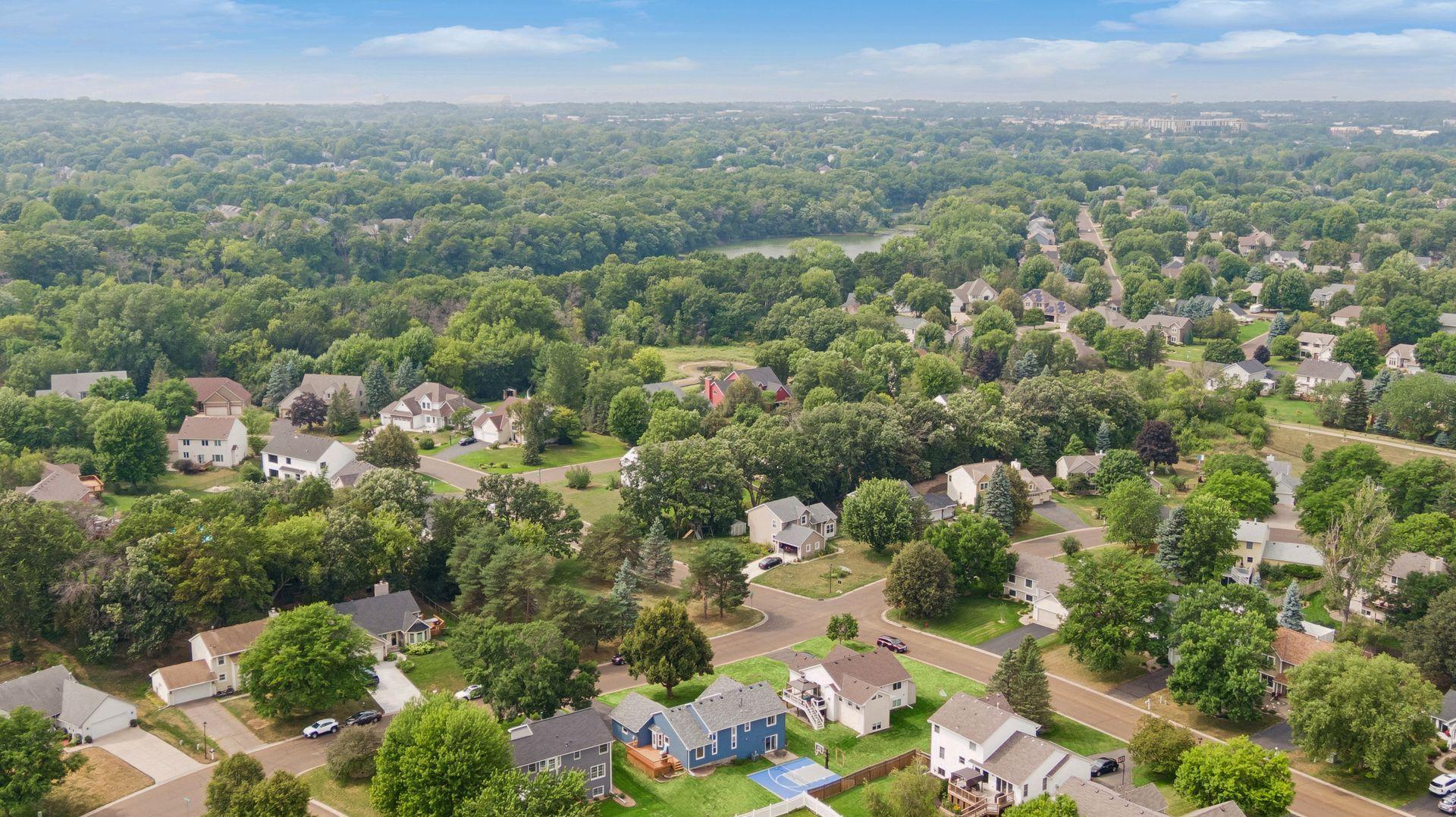 3rd image of 1649 Regatta Dr, Saint Paul, MN 55125 | MLS# 7126128