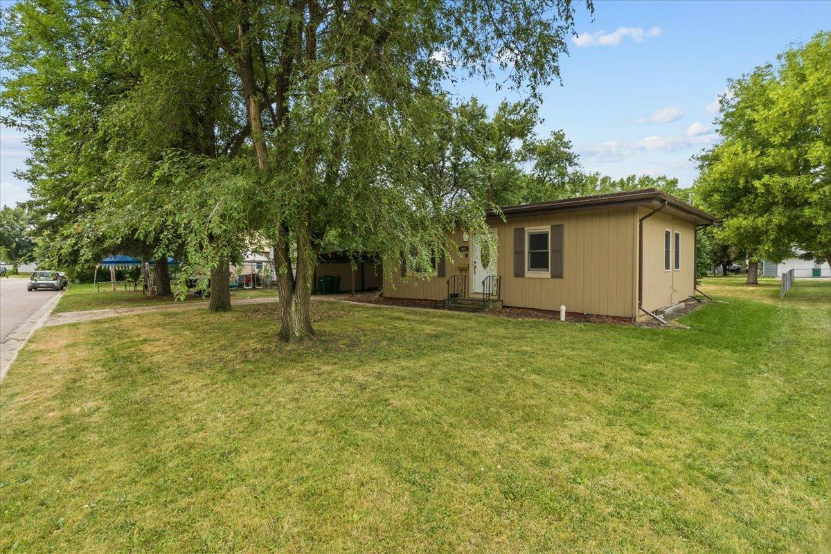 1st image of 609 Center St S, Wahpeton, ND 58075 | MLS# 7126228