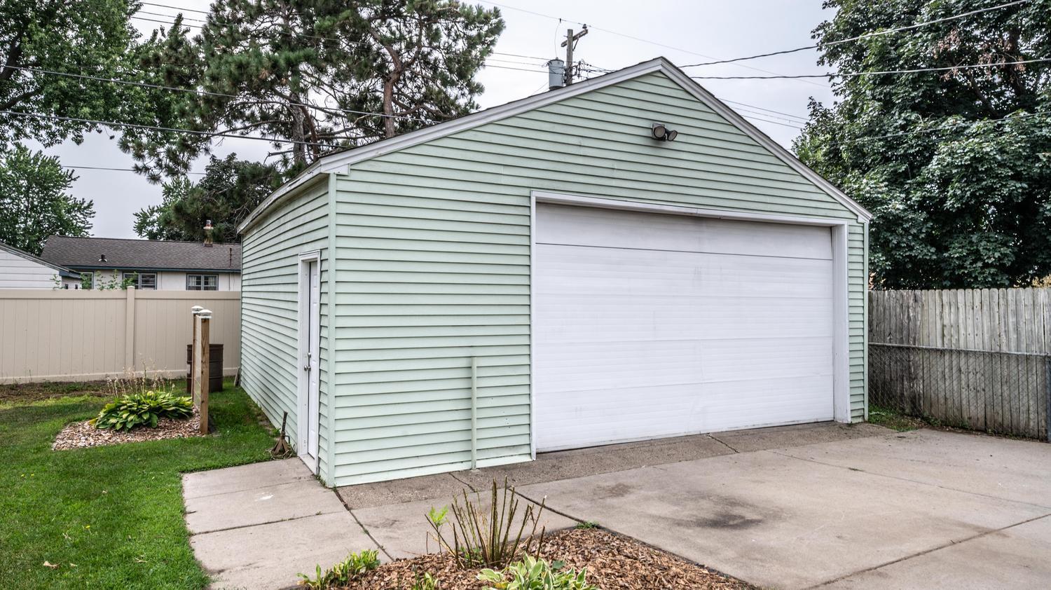 3rd image of 214 Poplar St E, South Saint Paul, MN 55075 | MLS# 7126233