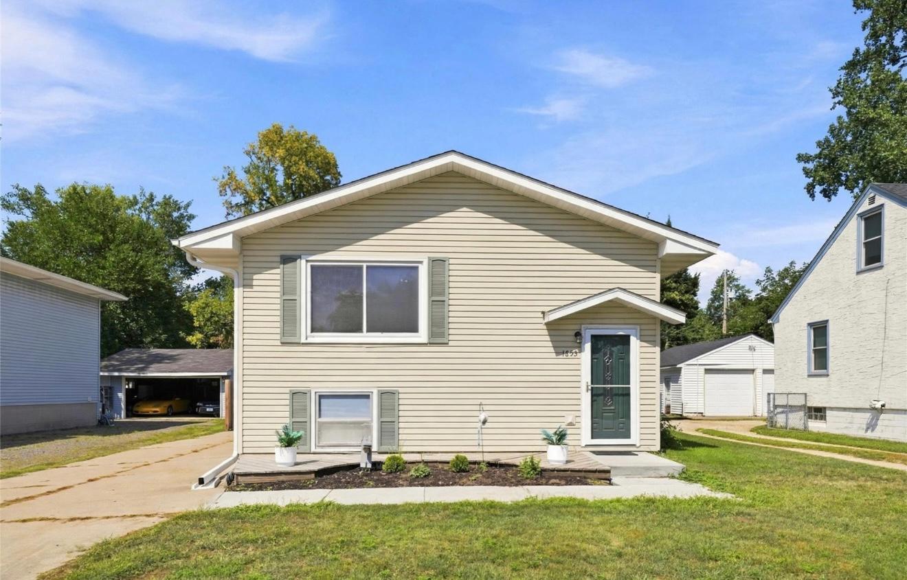 1st image of 1893 Hwy 96 E, White Bear Lake, MN 55110 | MLS# 7126243