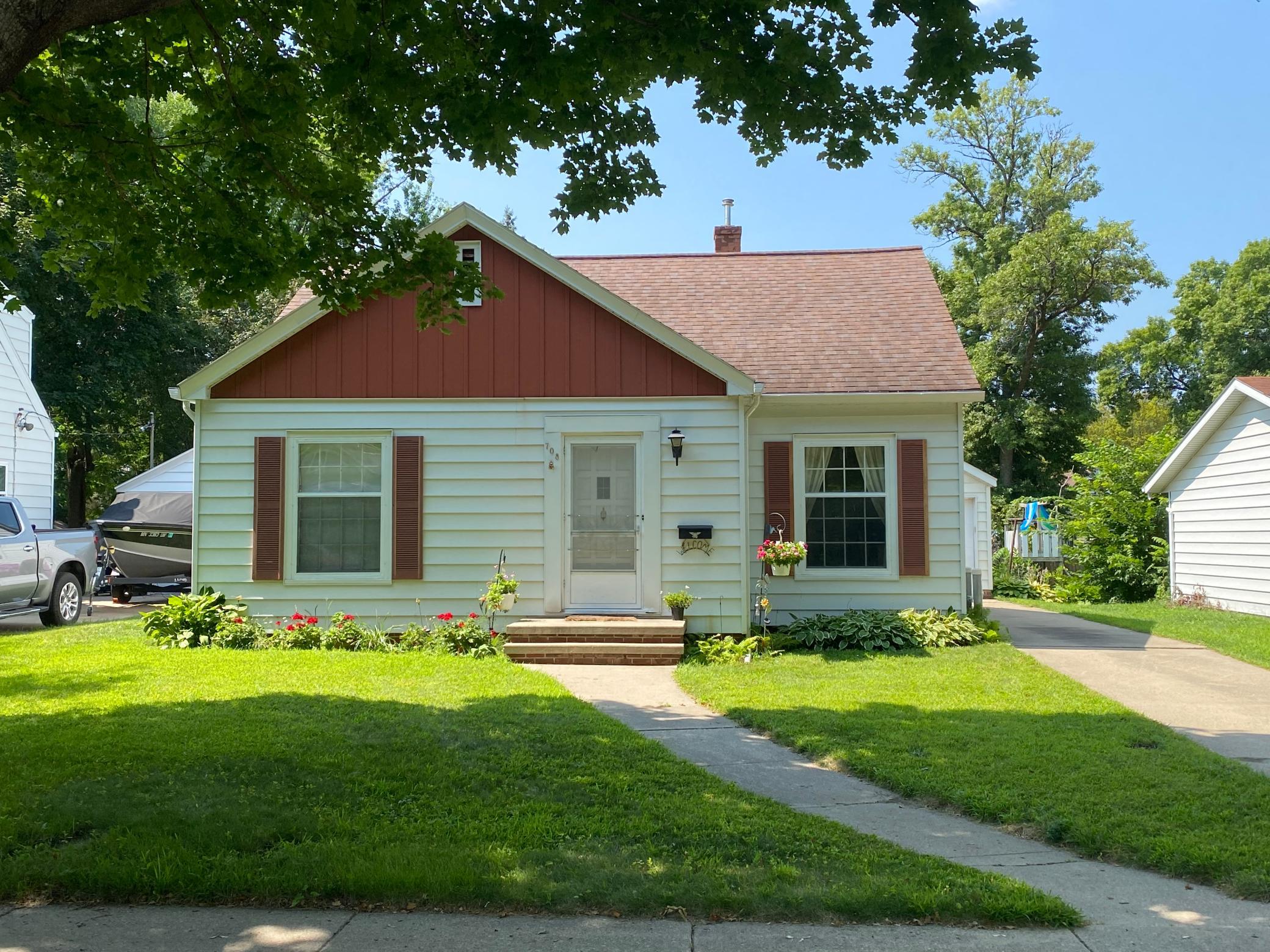 2nd image of 708 8th St Sw, Willmar, MN 56201 | MLS# 7126449