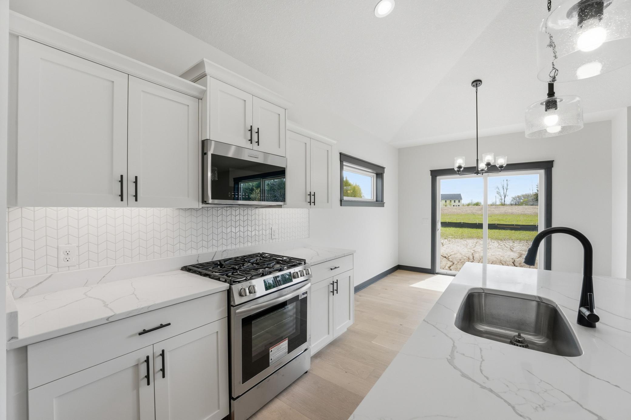4th image of 909 Acorn Ct, Hudson, WI 54016 | MLS# 7126576