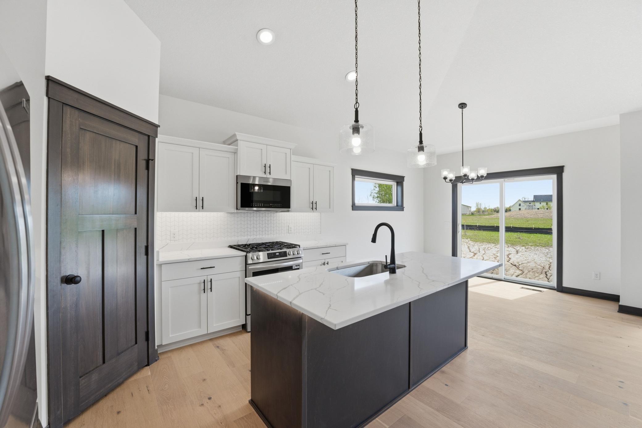 2nd image of 909 Acorn Ct, Hudson, WI 54016 | MLS# 7126576