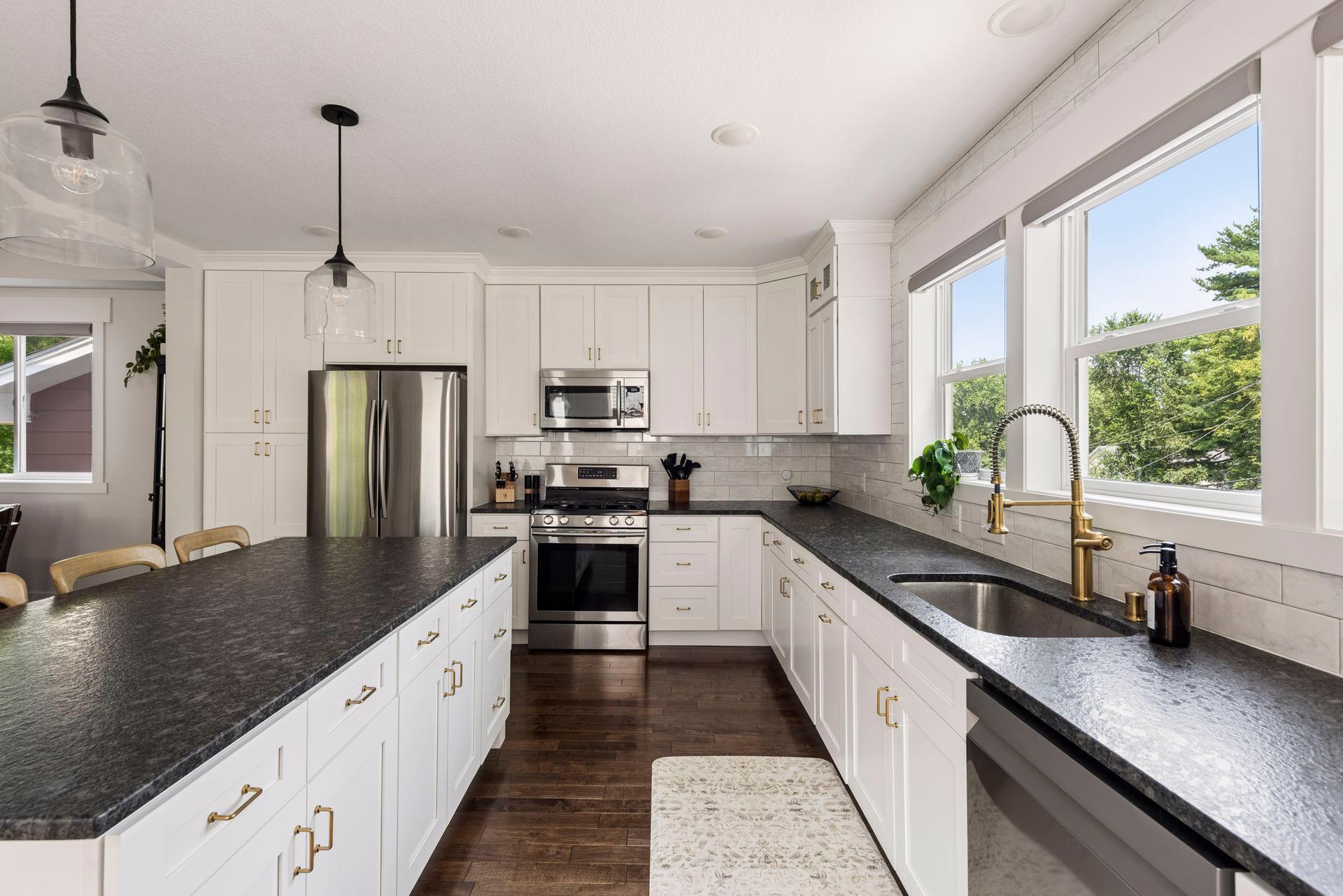 4th image of 41 Russell Ave S, Minneapolis, MN 55405 | MLS# 7126648