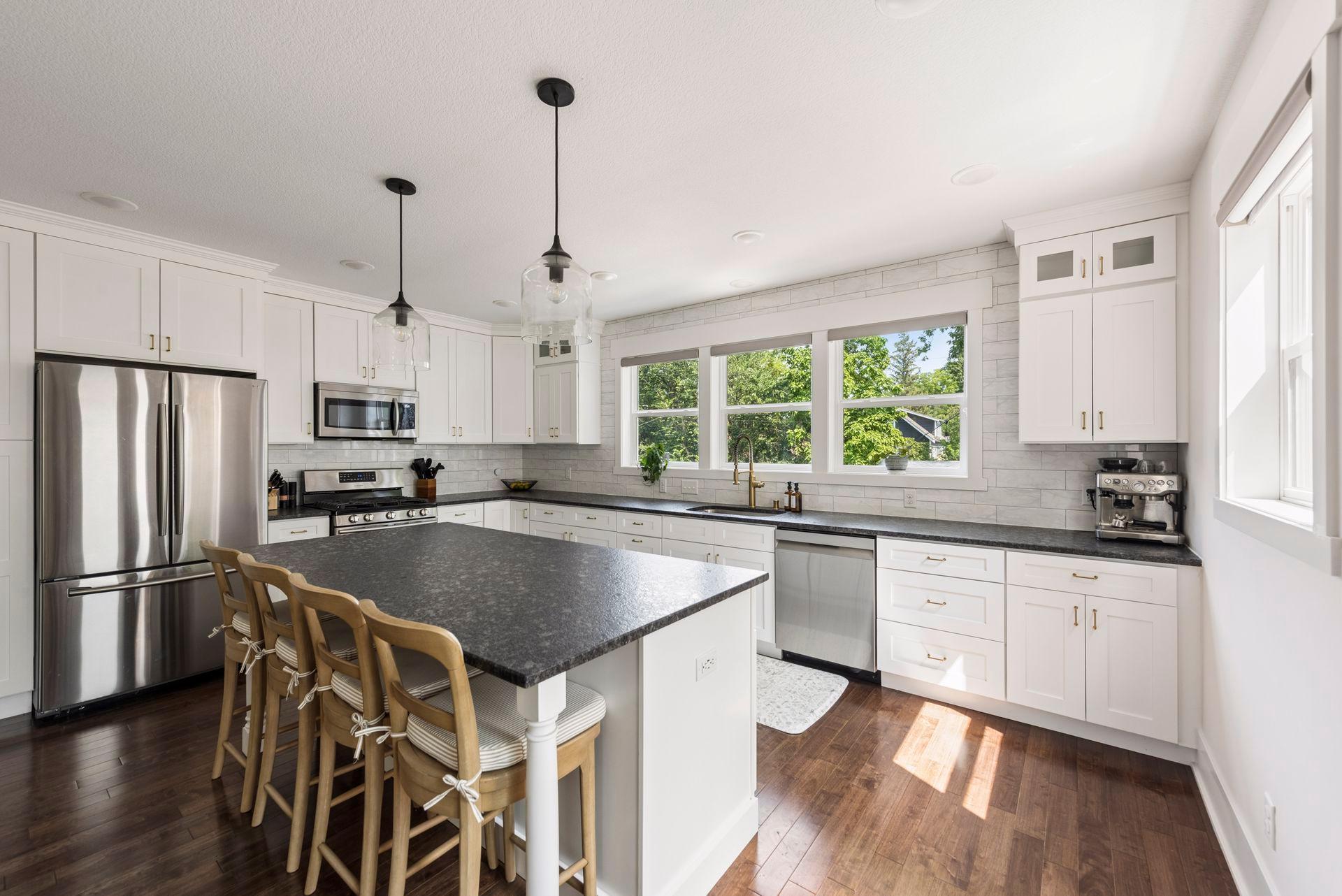 3rd image of 41 Russell Ave S, Minneapolis, MN 55405 | MLS# 7126648