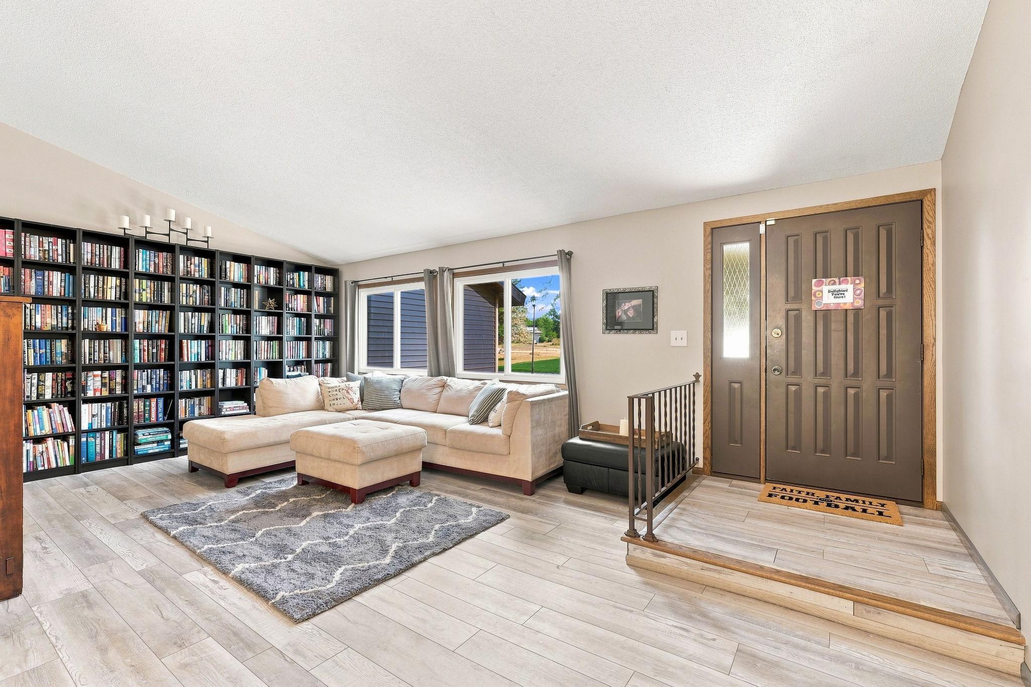 3rd image of 6649 Buckingham Rd, Saint Paul, MN 55125 | MLS# 7126698