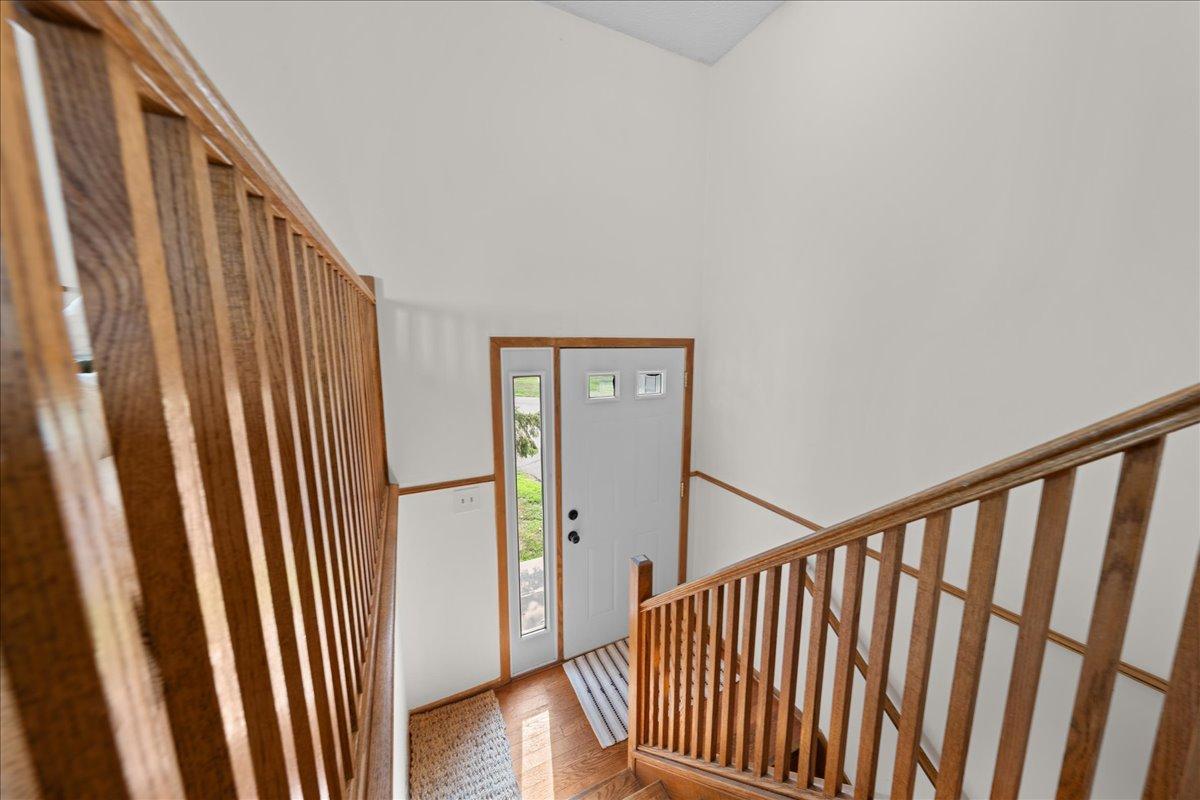 3rd image of 2823 Wimbledon Rdg, Saint Paul, MN 55125 | MLS# 7126775