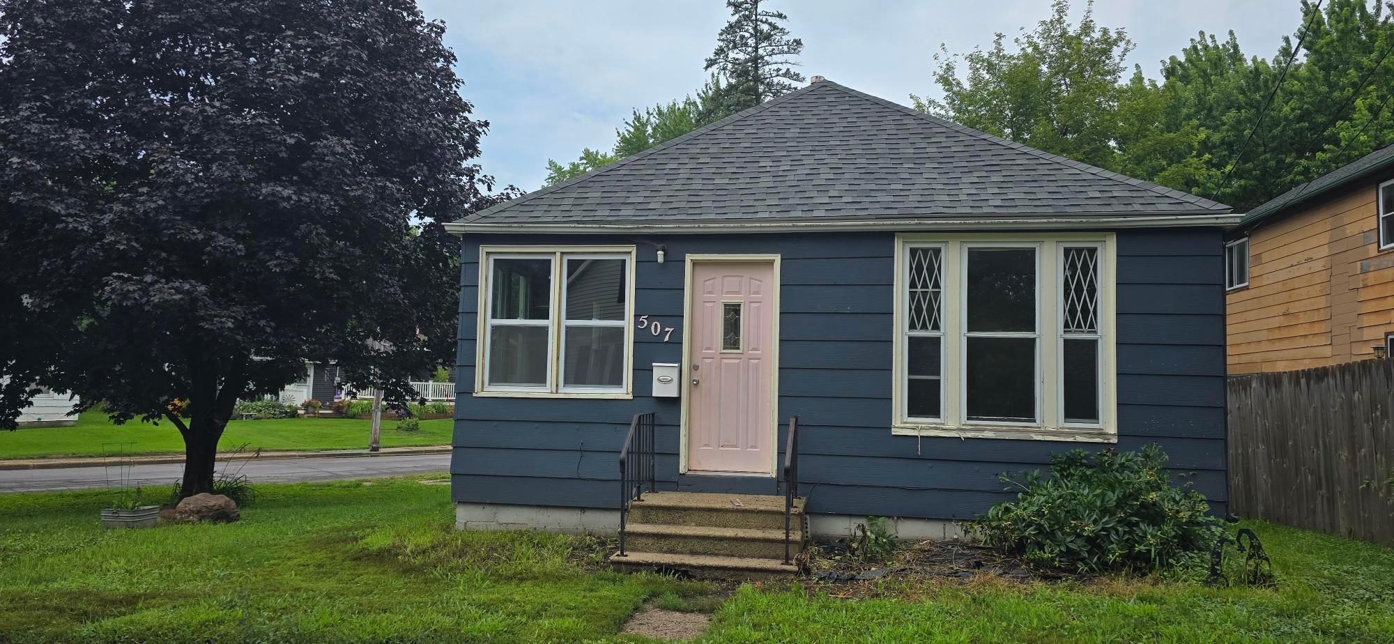 1st image of 507 Pleasant Ave, Albert Lea, MN 56007 | MLS# 7126779