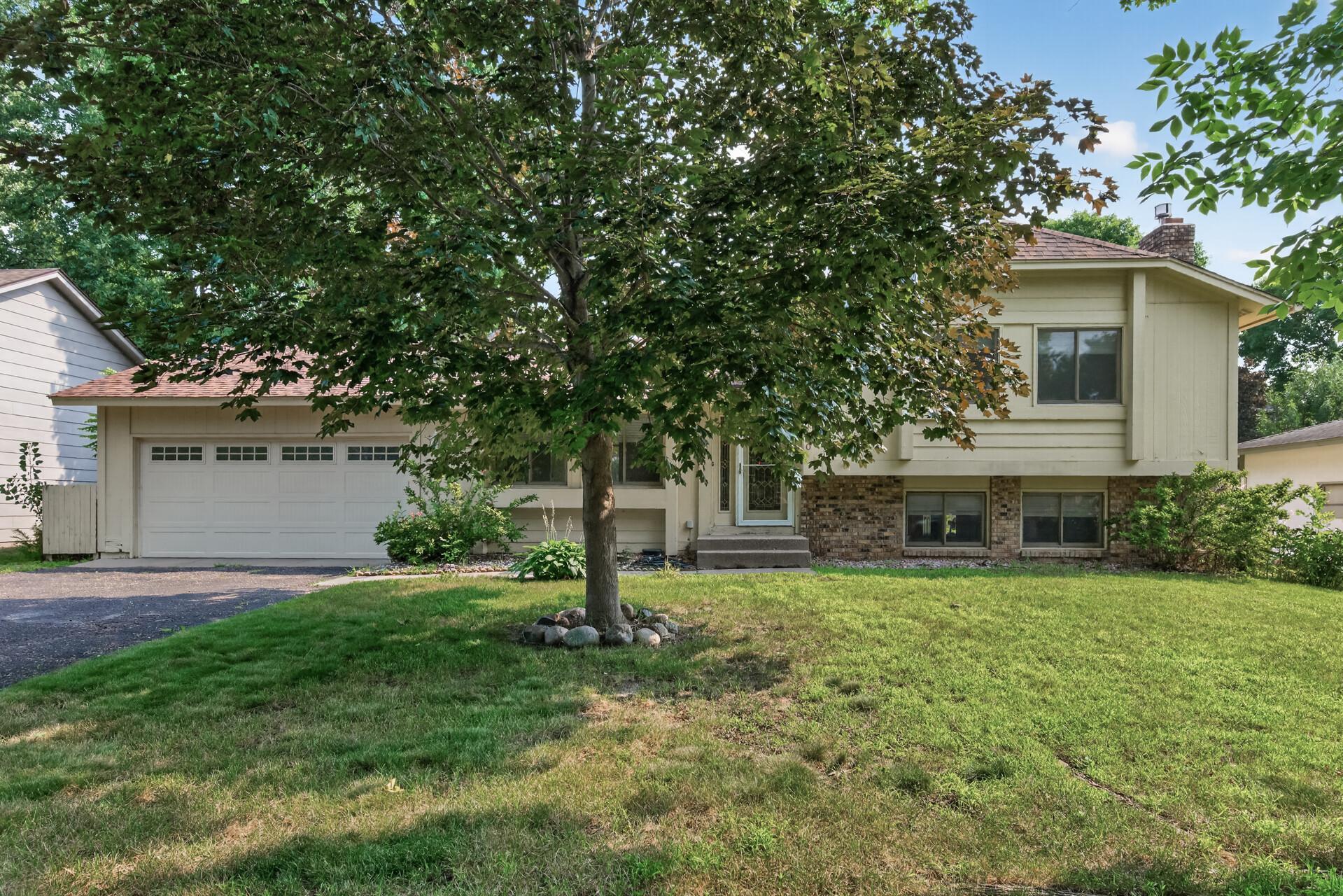 3rd image of 7460 Berkshire Wy, Maple Grove, MN 55311 | MLS# 7126871