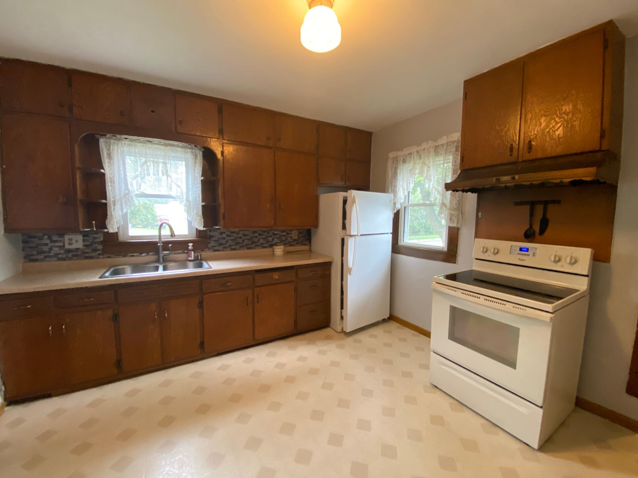 4th image of 1224 Frank Hall Dr, Albert Lea, MN 56007 | MLS# 7126877