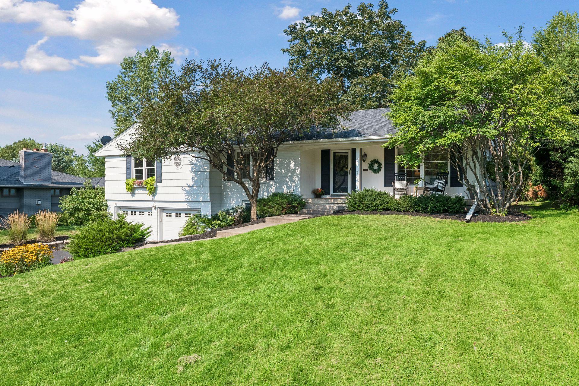 2nd image of 5272 Lochloy Dr, Minneapolis, MN 55436 | MLS# 7126921