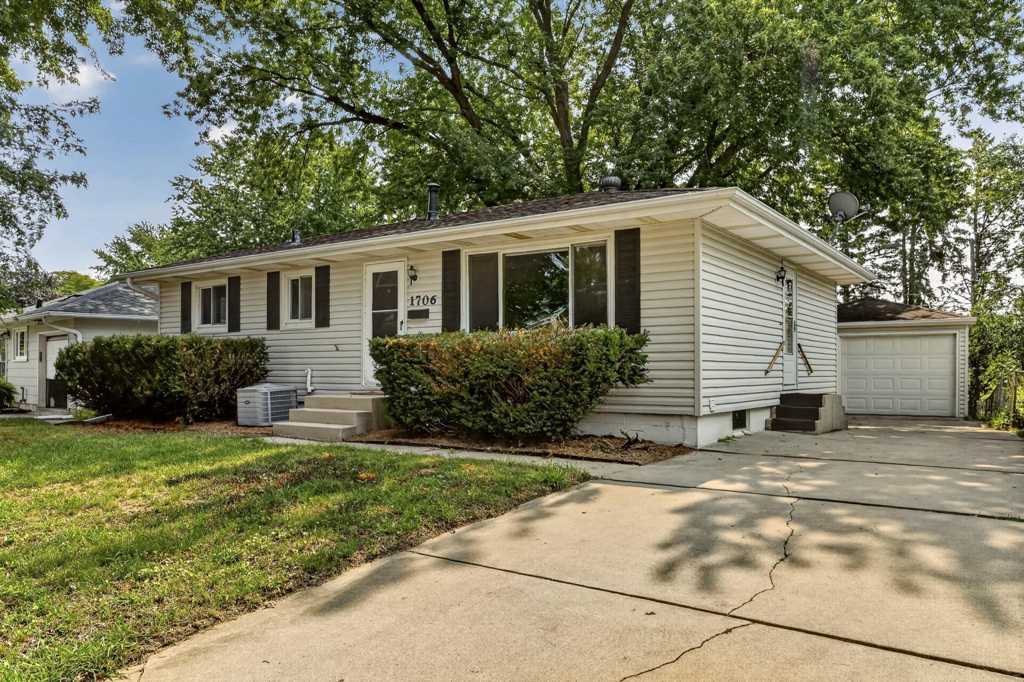 1st image of 1706 34th St Nw, Rochester, MN 55901 | MLS# 7126980